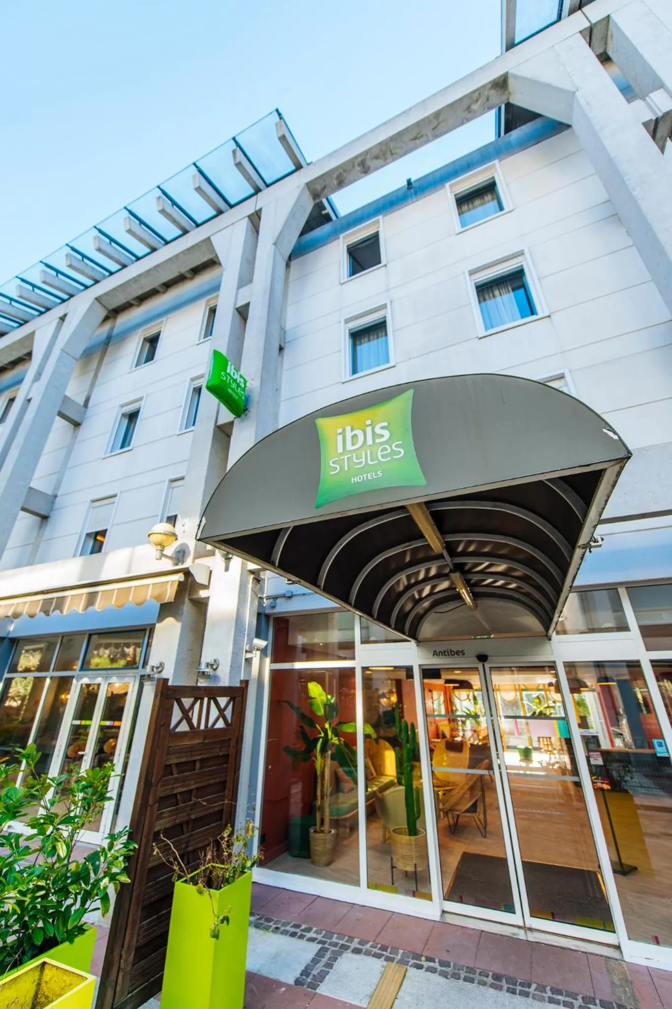 Property building in ibis Styles Antibes
