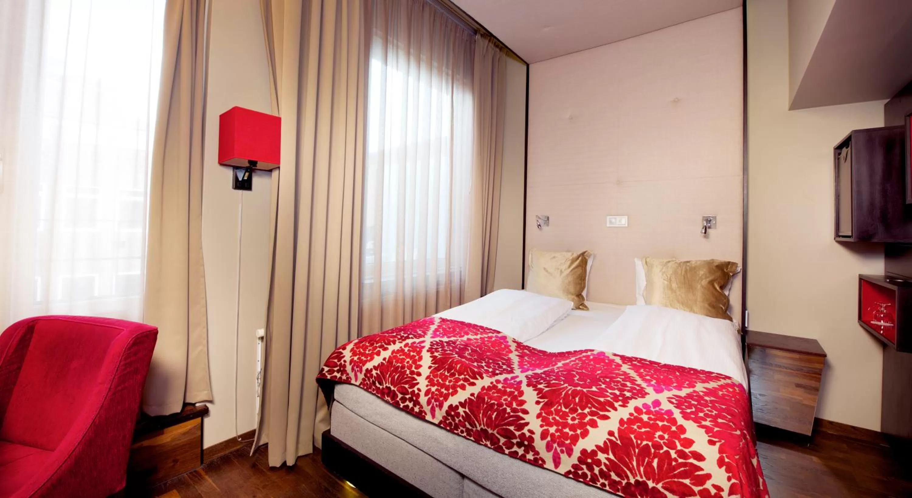 Bedroom, Bed in Home Hotel Folketeateret