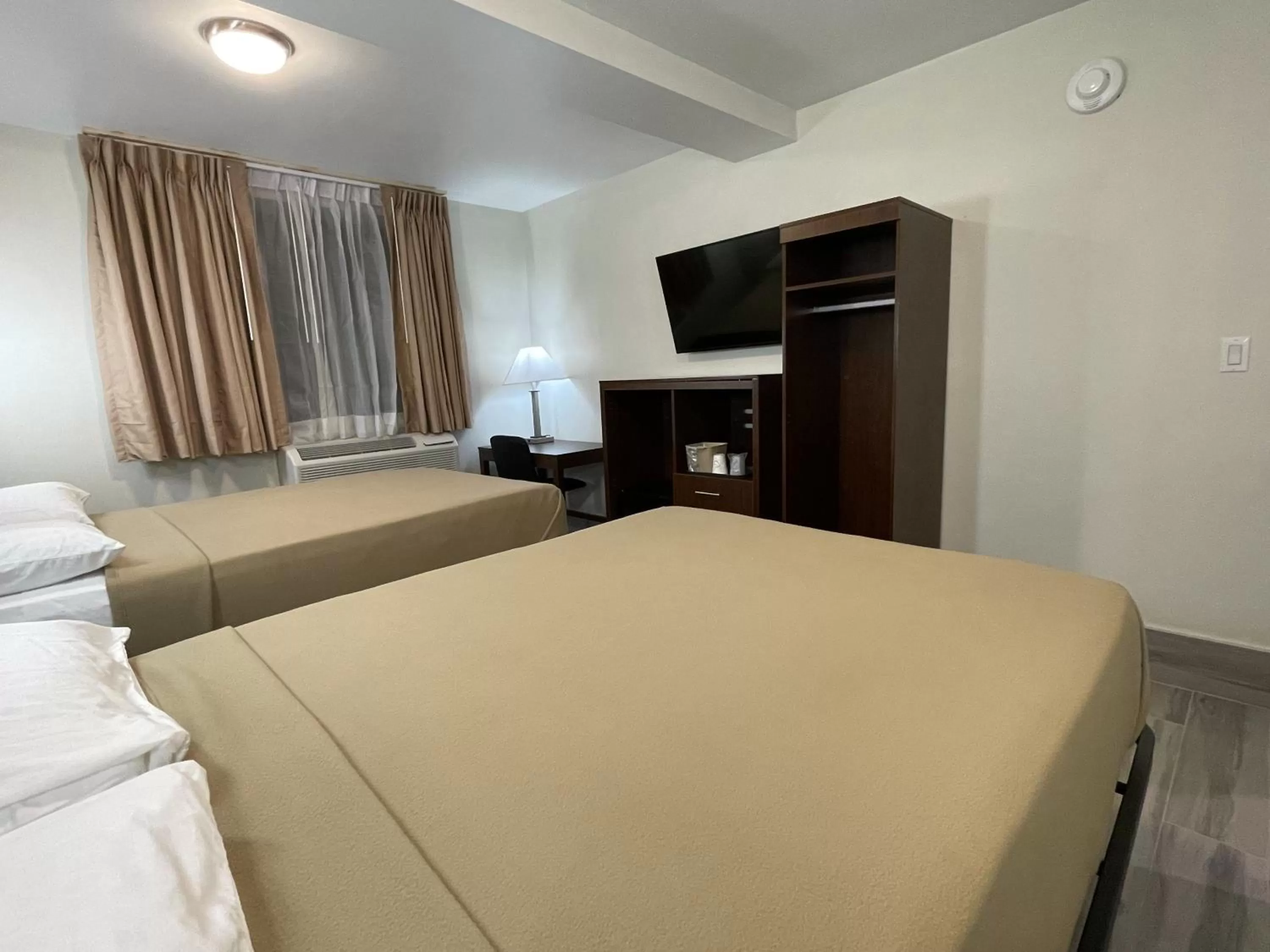 TV and multimedia, Bed in Hotel 369 Brooklyn