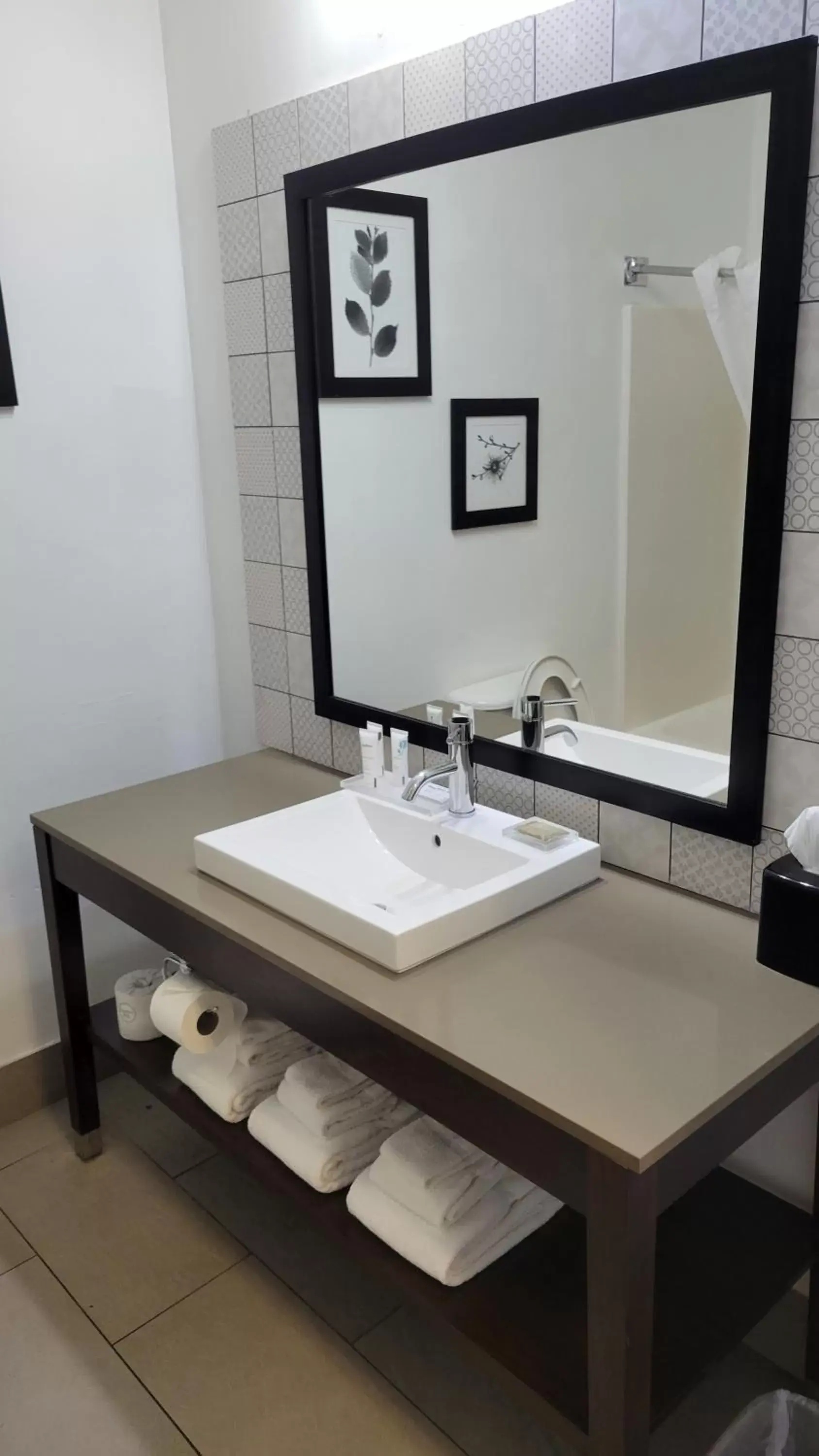 Suite - Non-Smoking in Holiday Inn Hotel Atlanta-Northlake, a Full Service Hotel Suite - Non-Smoking in Holiday Inn Hotel Atlanta-Northlake, a Full Service Hotel