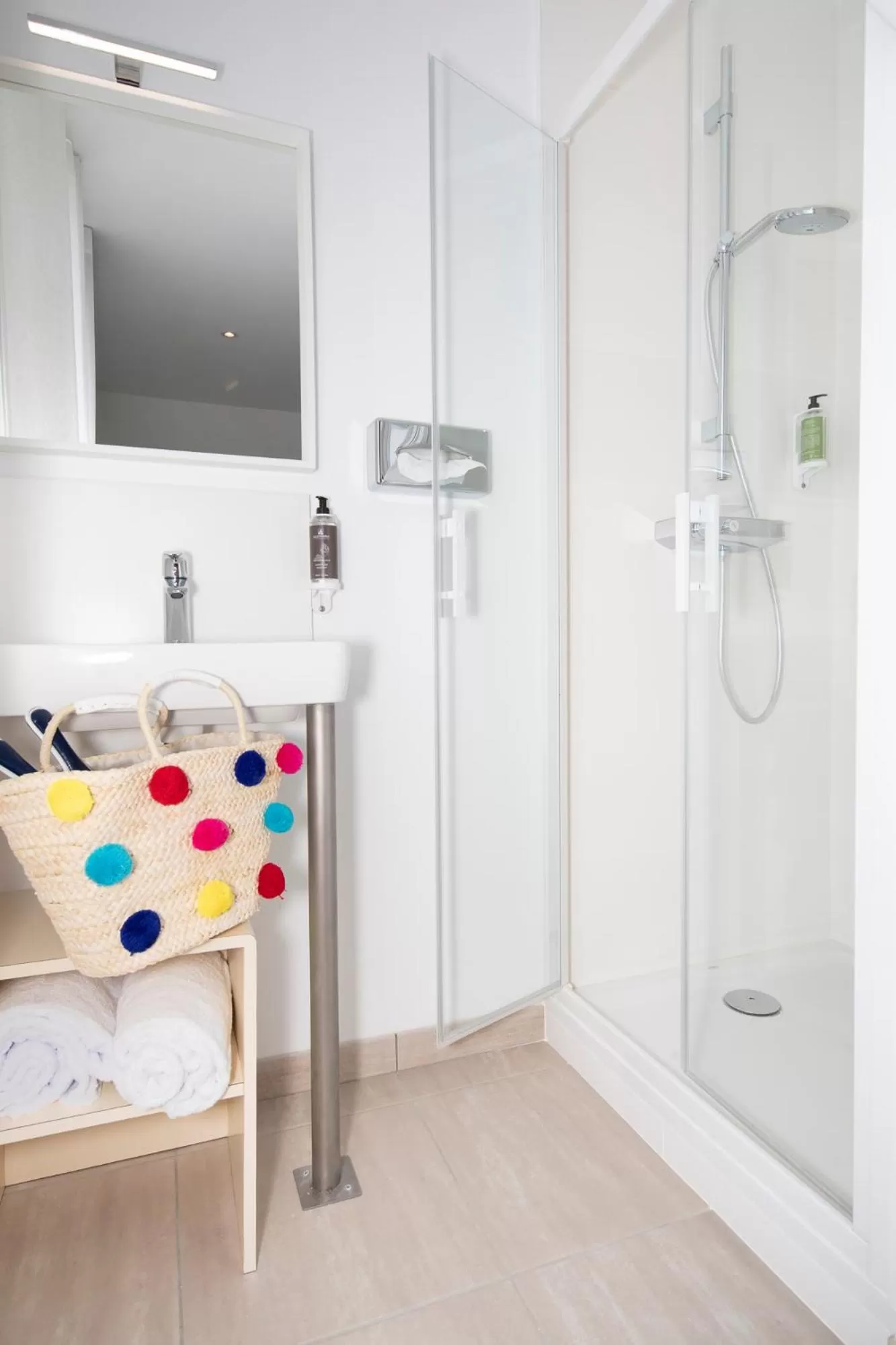 Bathroom in Hôtel Spa De La Citadelle Lorient