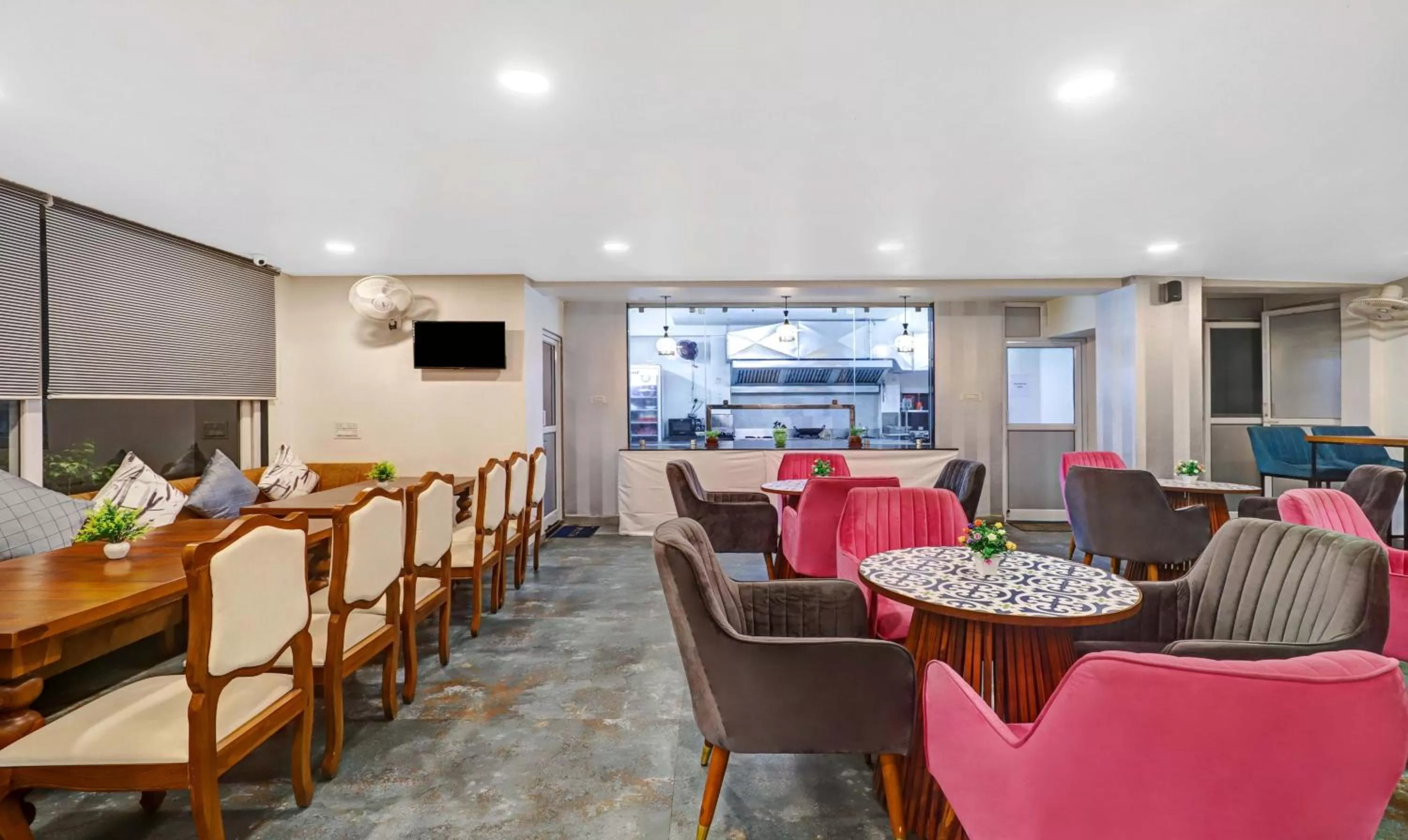 Restaurant/Places to Eat in Treebo Trend Finesta Suites Wardha Road