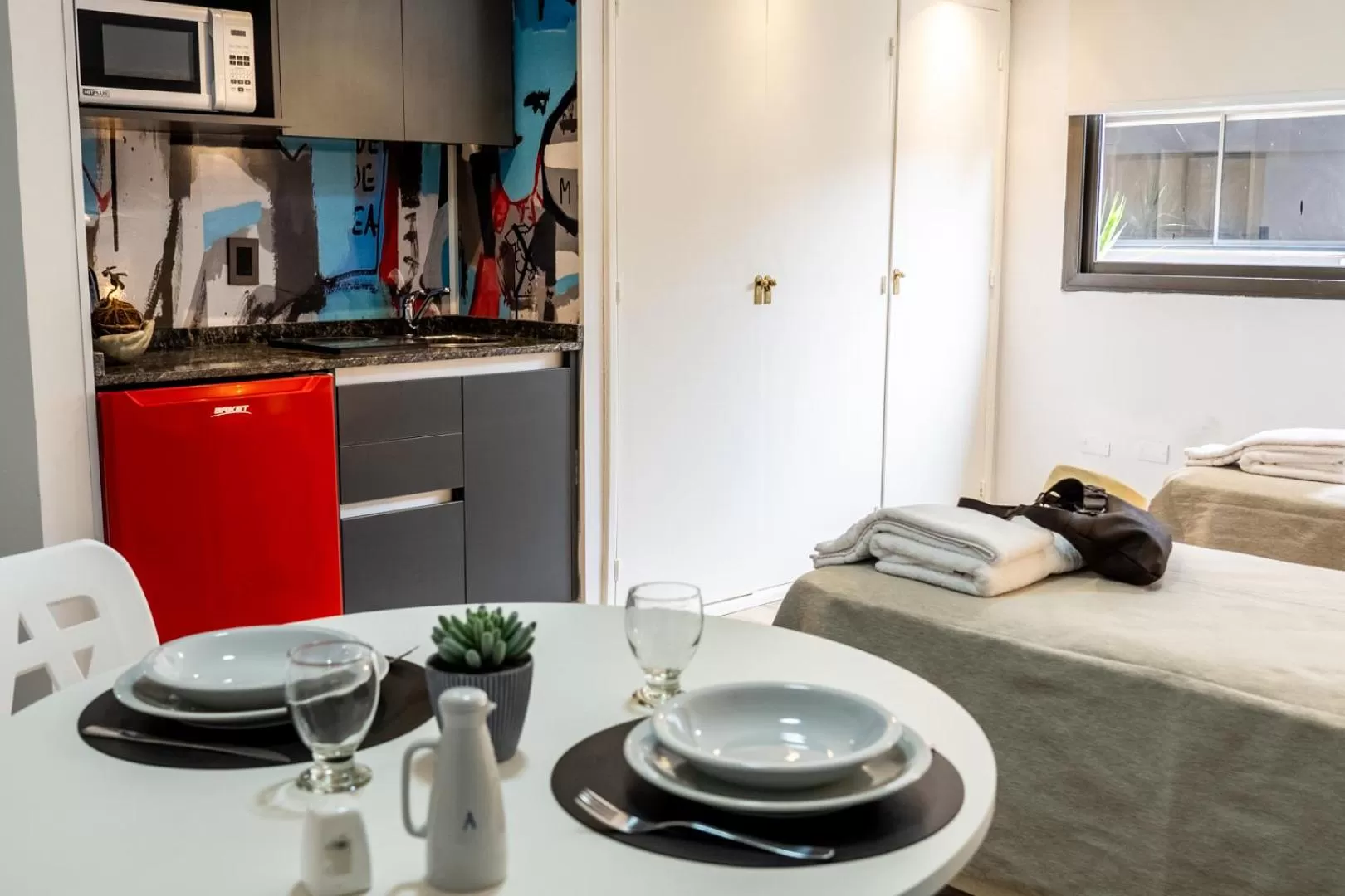 Kitchen or kitchenette, Dining Area in Vilaut Smart Flat