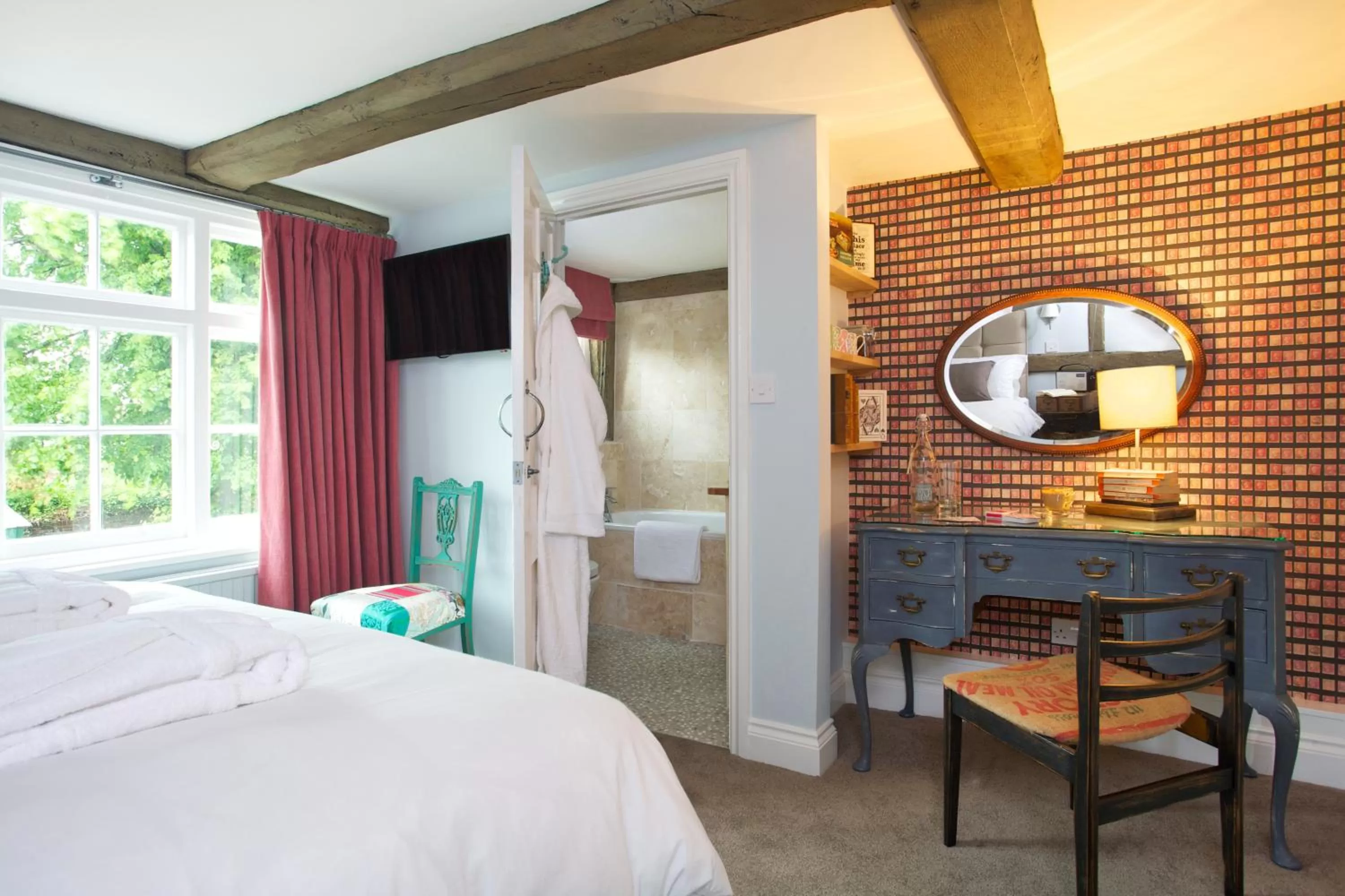 Bedroom, Bed in The Queen's Inn