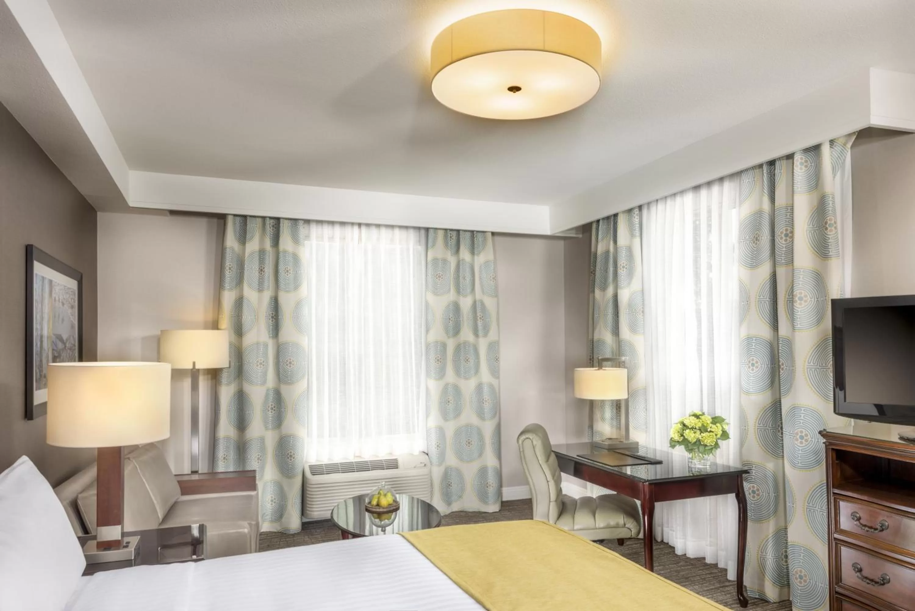 Photo of the whole room, Bed in Ayres Hotel Laguna Woods - Aliso Viejo