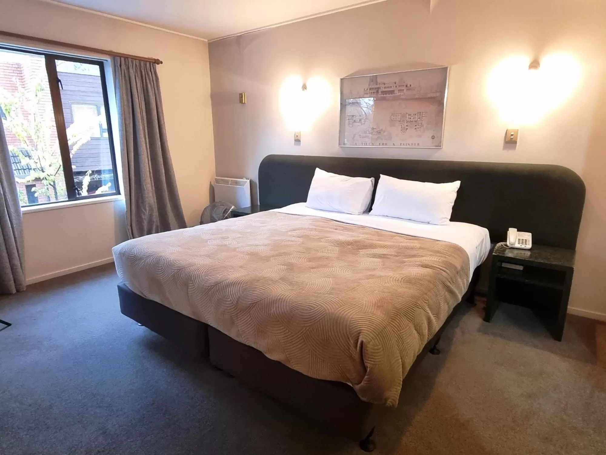 Bedroom, Bed in St James Apartments