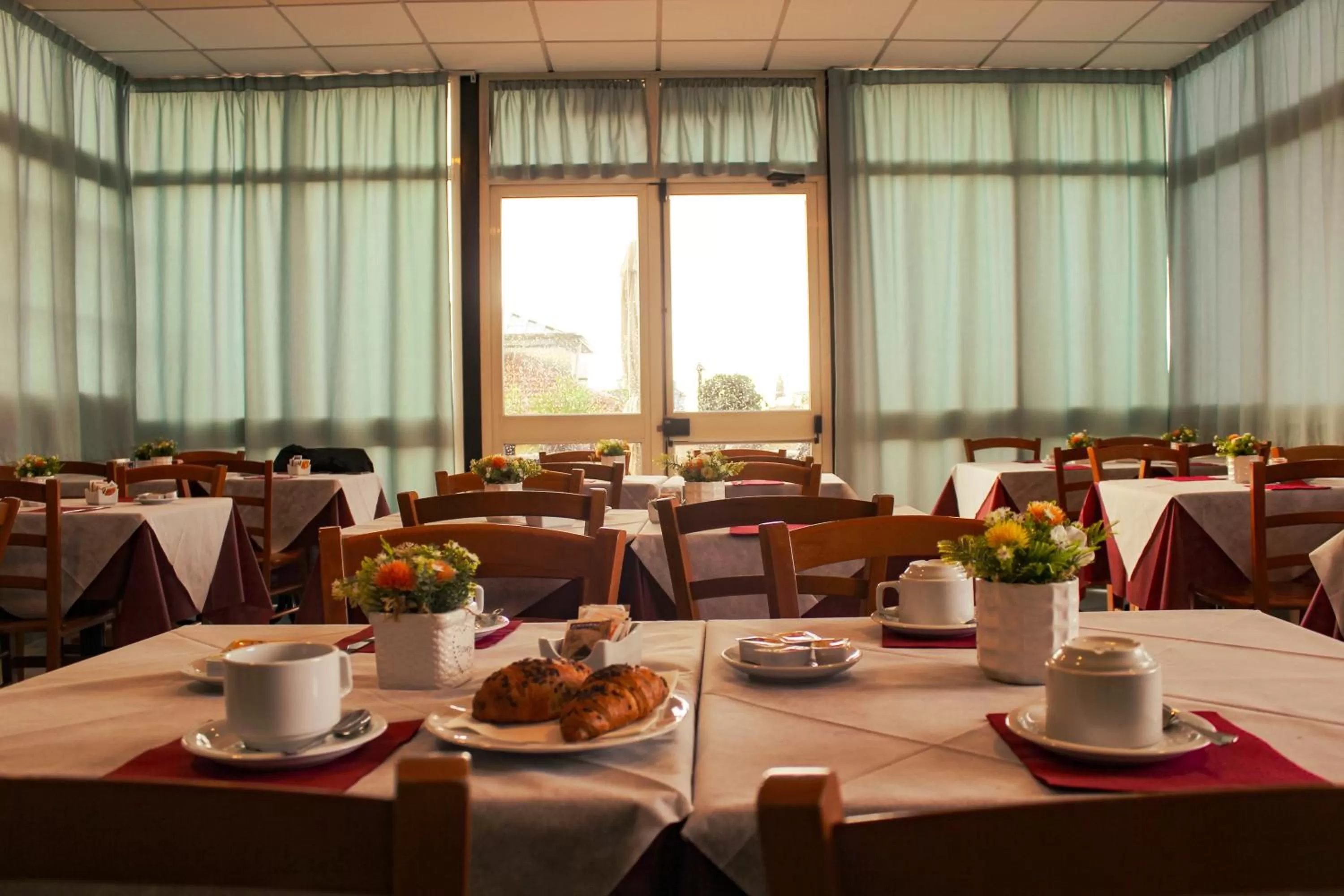 Restaurant/places to eat in Hotel Garden Napoli