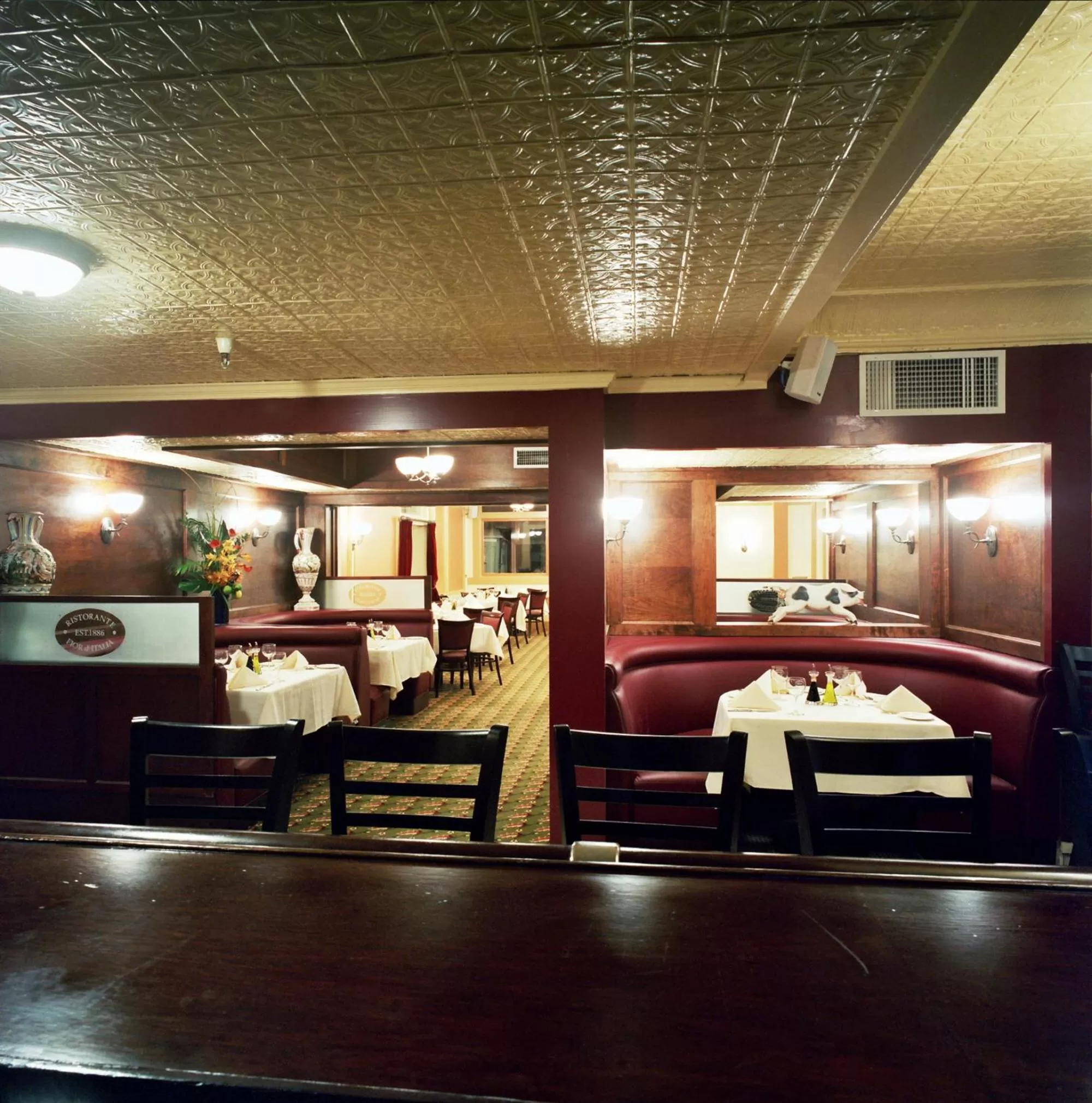 Restaurant/places to eat in San Remo Hotel