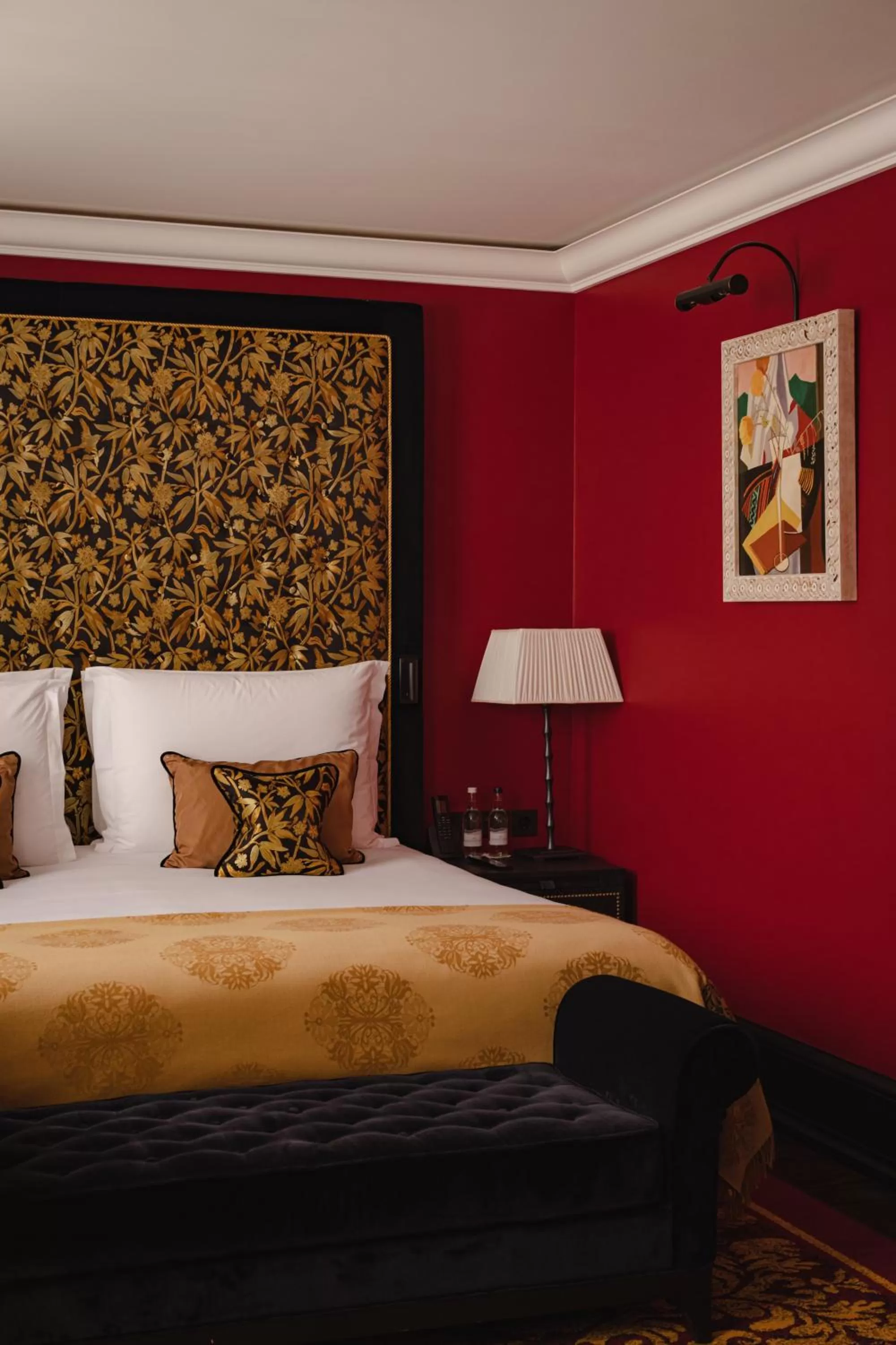 Bed in L'oscar London