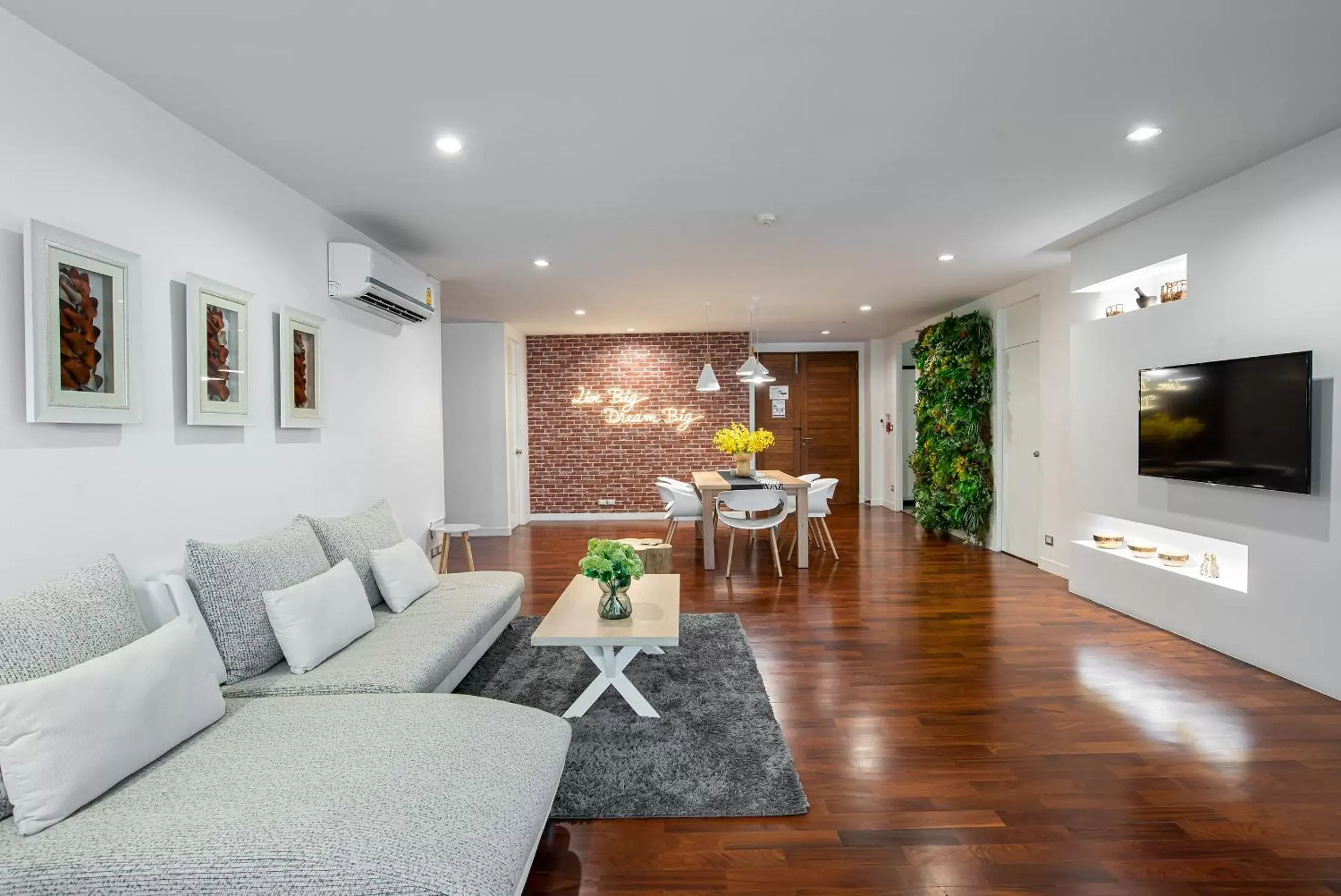 Four-Bedroom Suite in Benviar Tonson Residence Four-Bedroom Suite in Benviar Tonson Residence