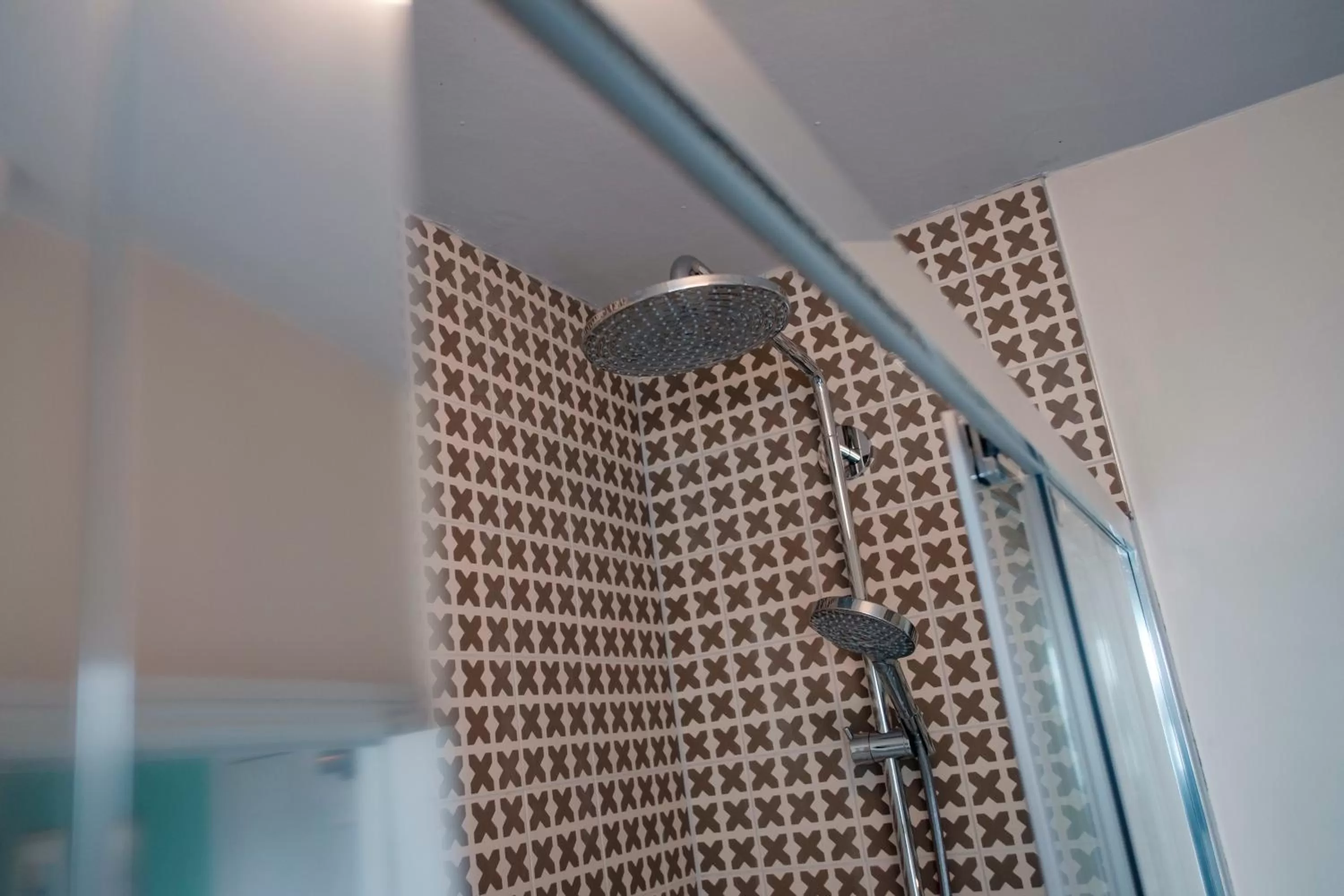 Shower in The Bull Hotel