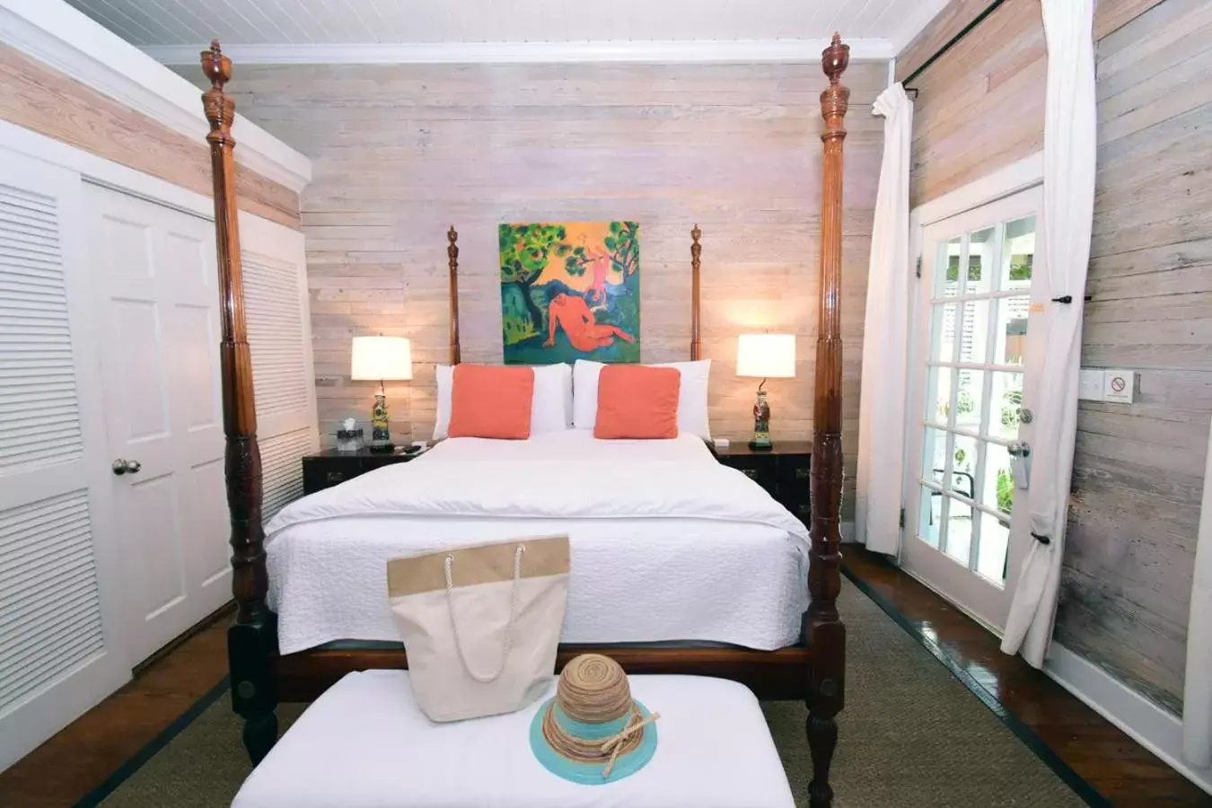 Queen Room in Simonton Court Historic Inn & Cottages Queen Room in Simonton Court Historic Inn & Cottages