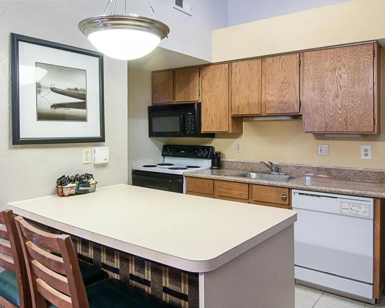 Kitchen or kitchenette in Extended Studio Suites Hotel- Bossier City