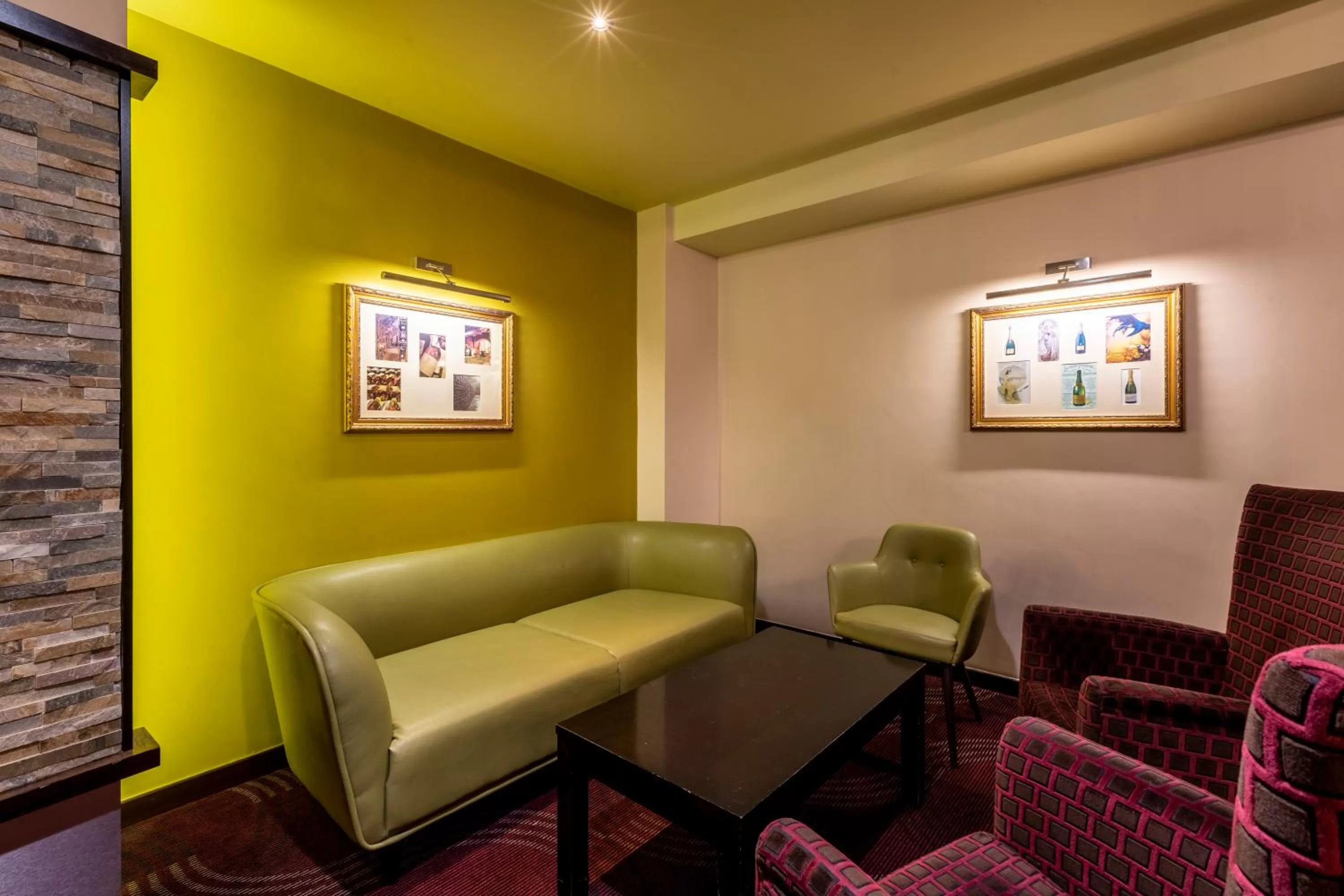 Lounge or bar in Gloucester Robinswood Hotel, BW Signature Collection