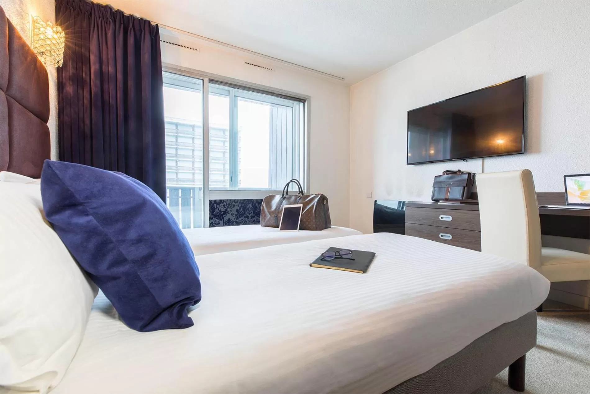 Bedroom, Bed in Madame Vacances - Hôtel Courchevel Olympic