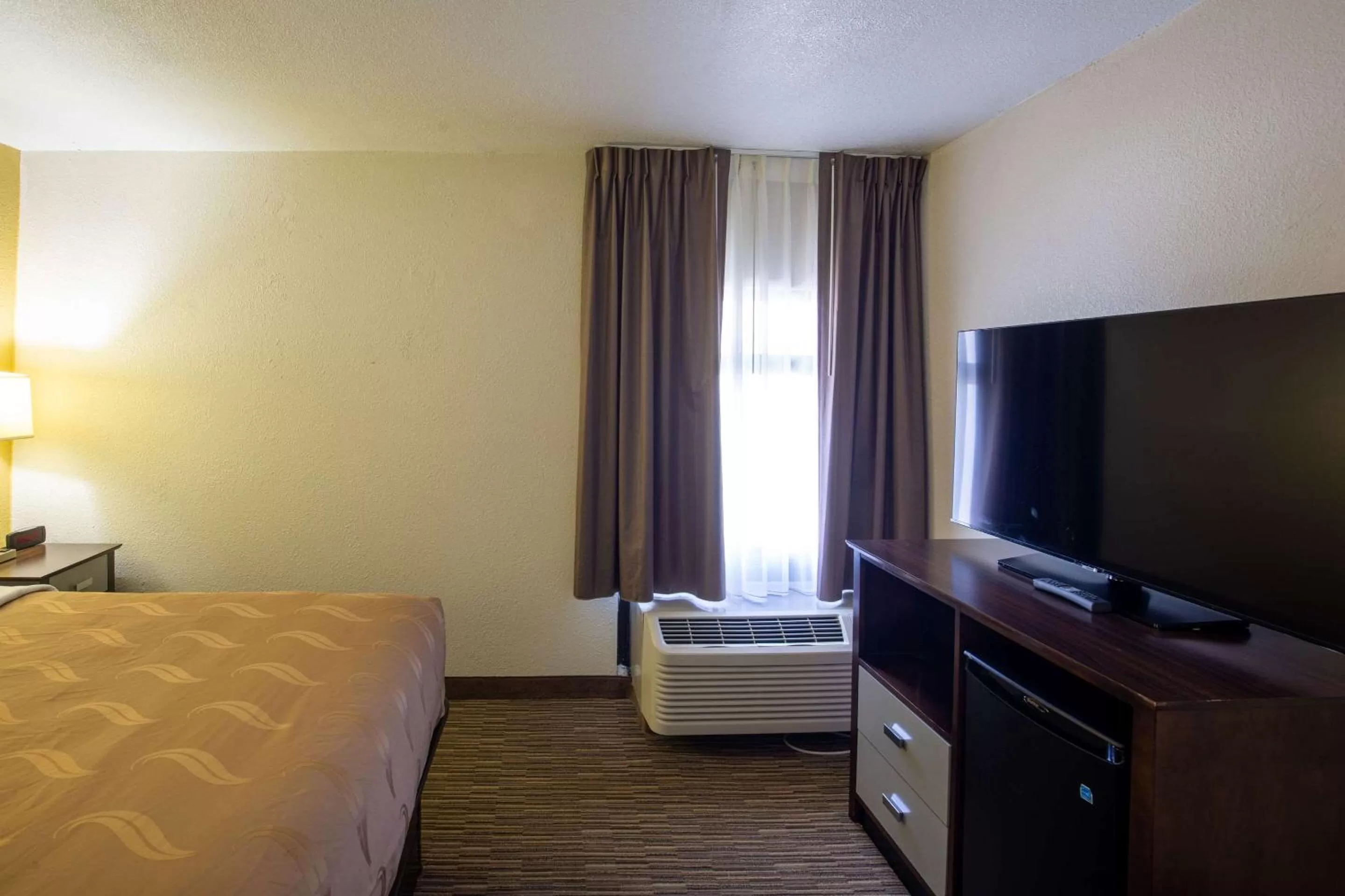 Bedroom, Bed in Quality Inn & Suites Portage Central