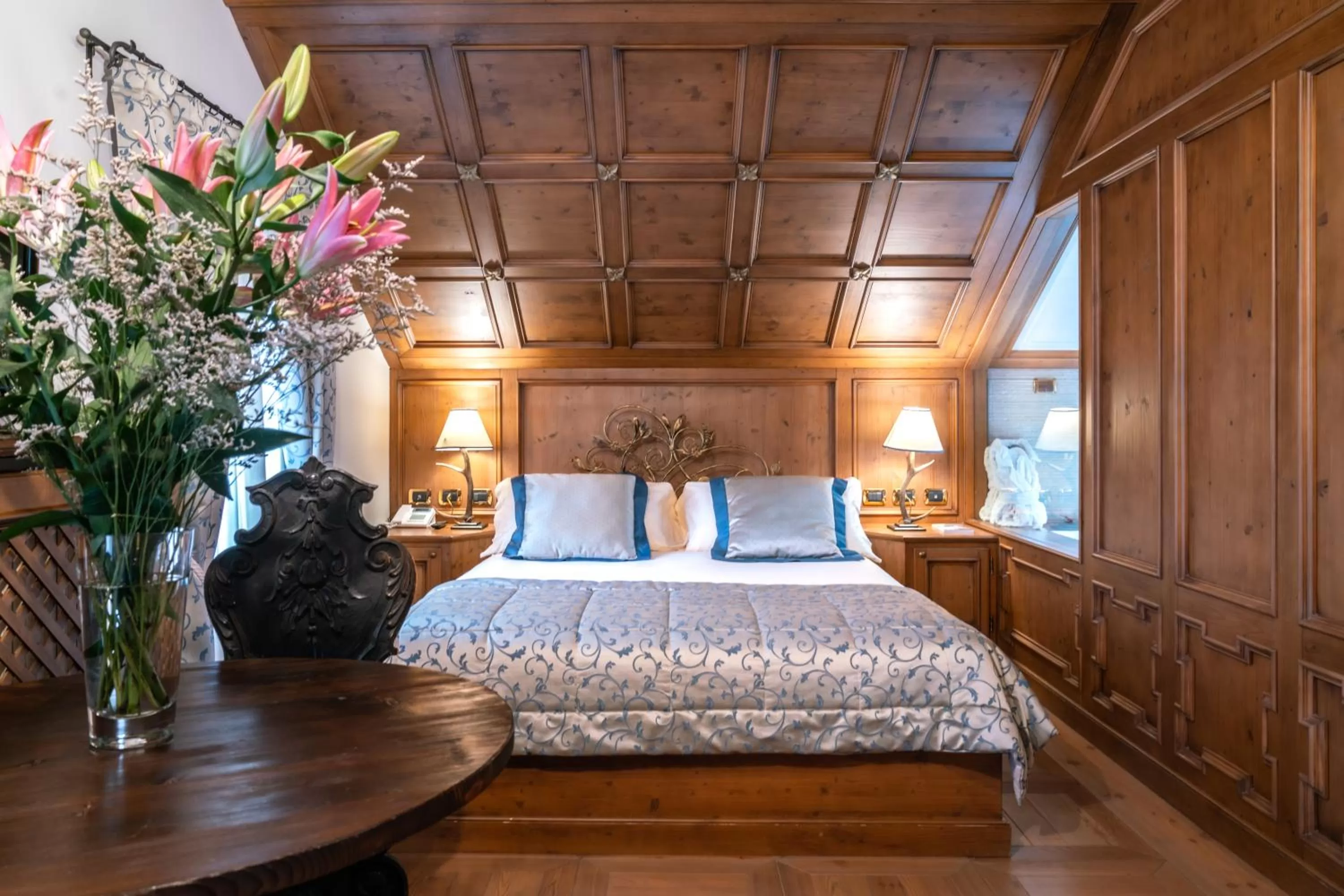 Photo of the whole room, Bed in Ambra Cortina Luxury&Fashion Hotel