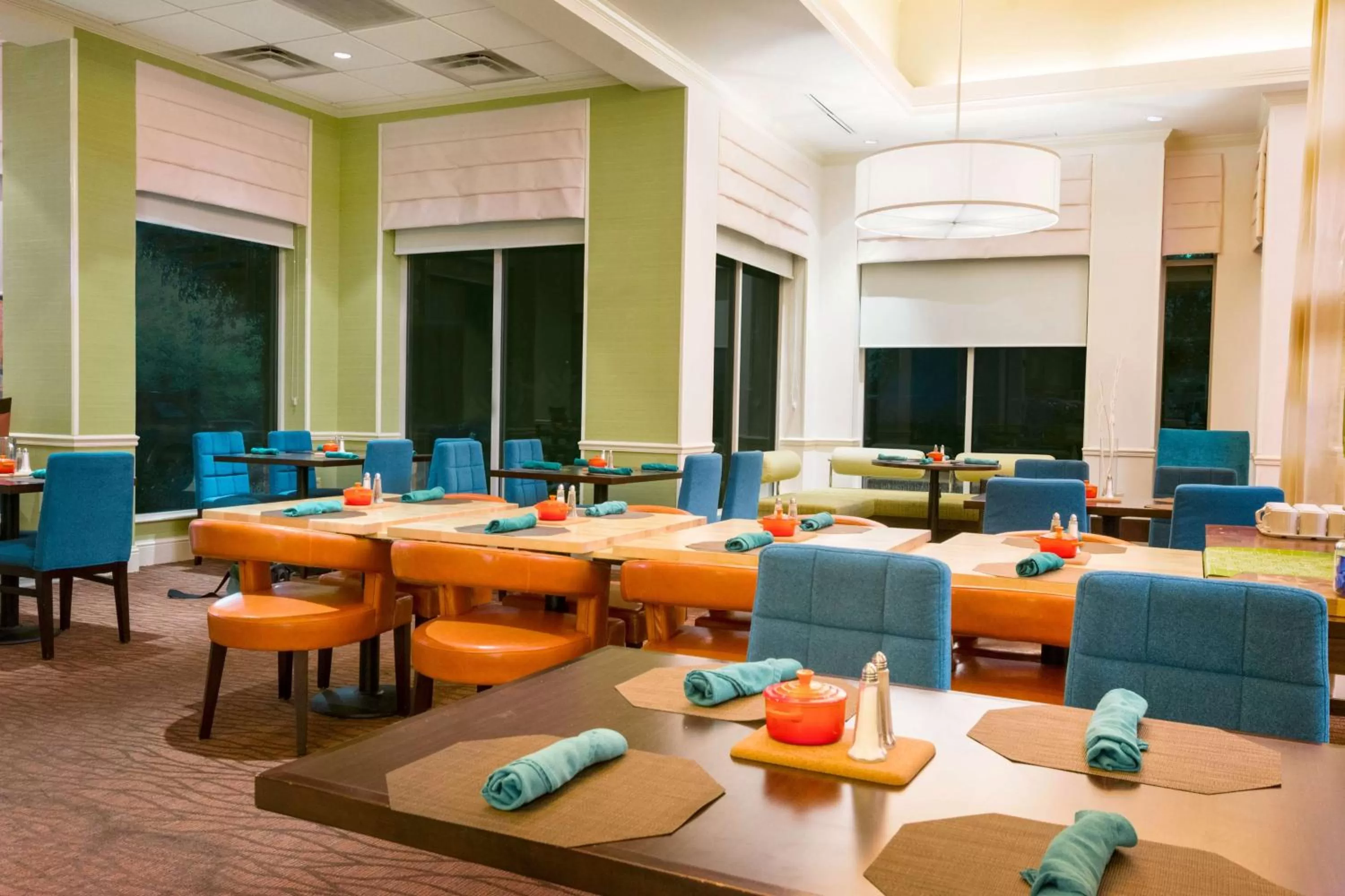 Restaurant/places to eat in Hilton Garden Inn Atlanta Northpoint