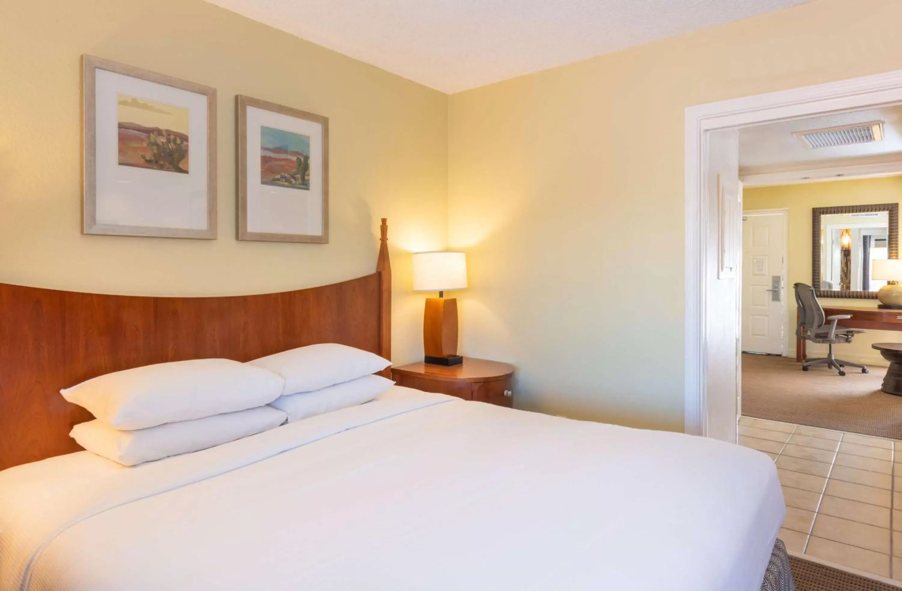 One-Bedroom King Suite with Bathtub - Disability Access in Hilton Phoenix Resort at the Peak - Formerly Pointe Hilton Squaw Peak Resort One-Bedroom King Suite with Bathtub - Disability Access in Hilton Phoenix Resort at the Peak - Formerly Pointe Hilton Squaw Peak Resort