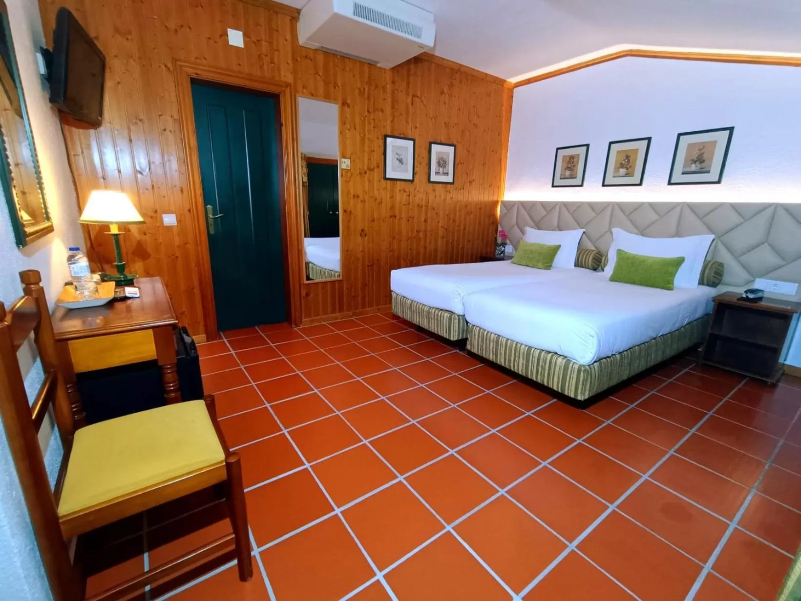 Bed in Hotel El Rei Dom Manuel