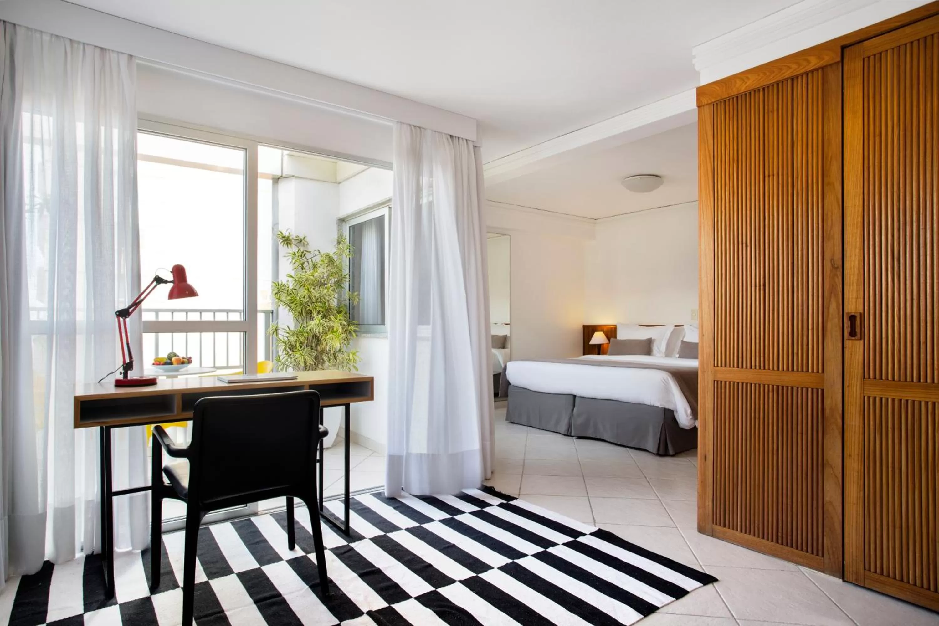 Balcony/Terrace, Bed in Ipanema Inn Hotel