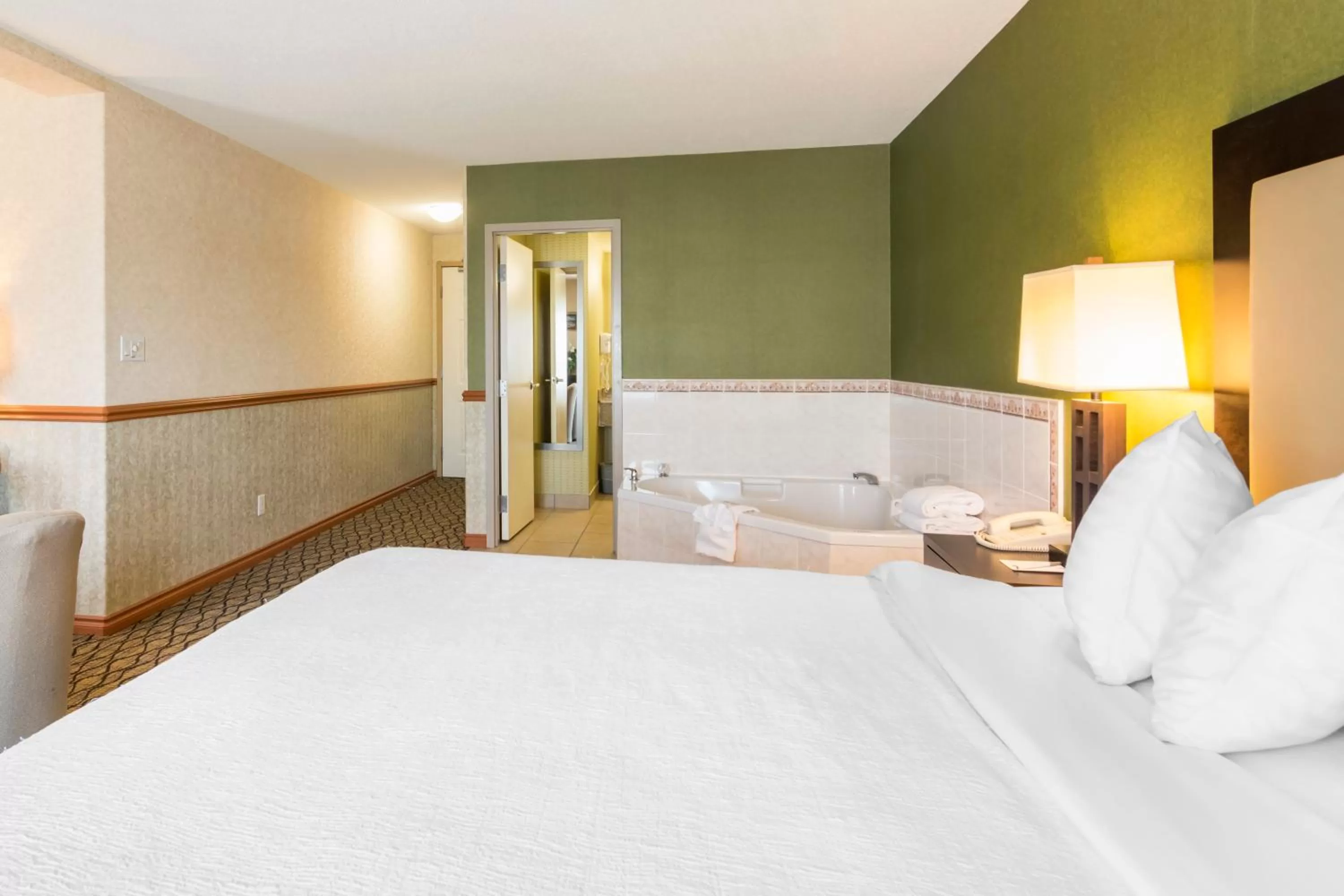 Bed in Clarion Hotel & Conference Centre