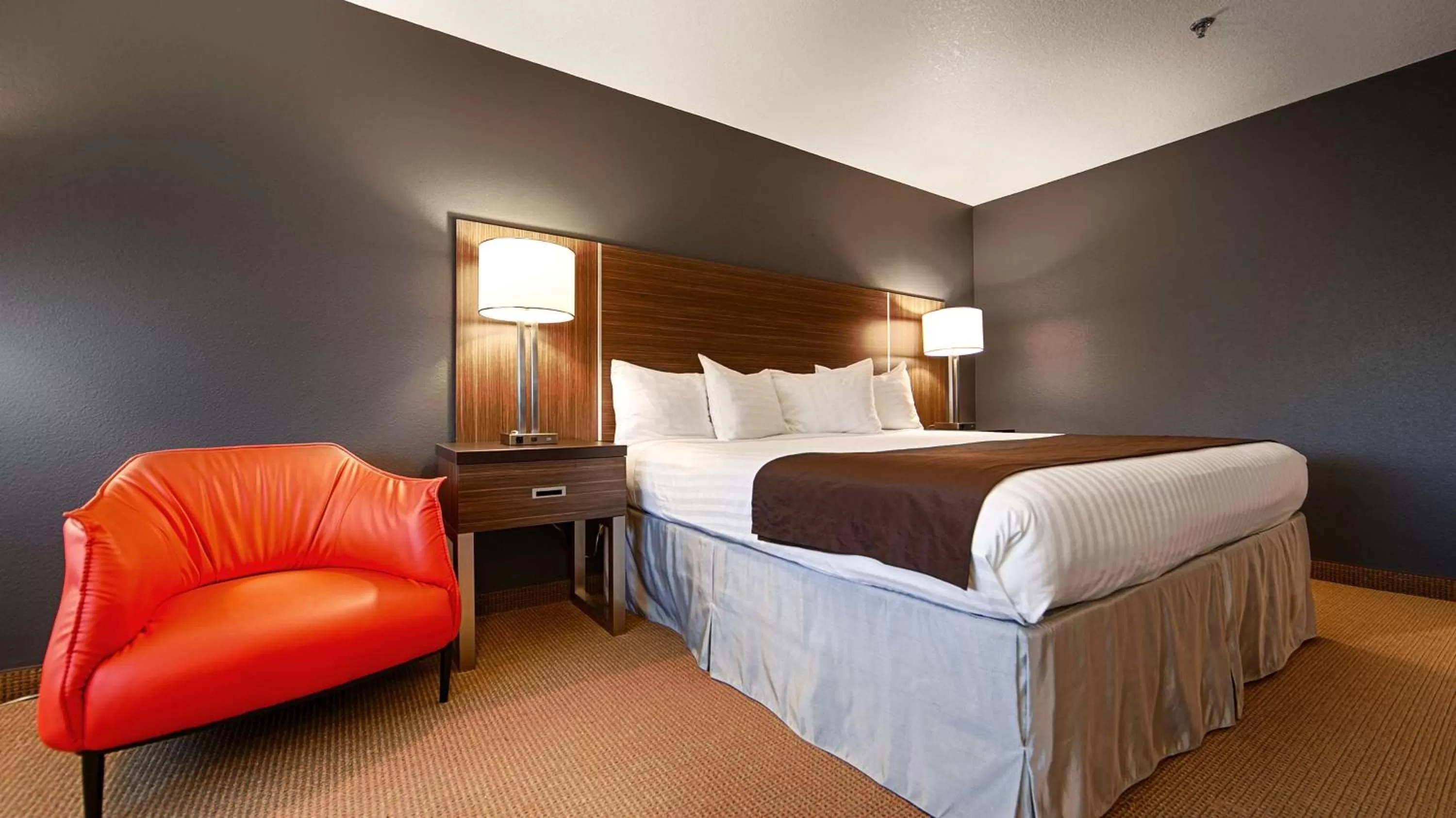 Queen Room - Disability Access in Inn At The Meadows - Portland - Delta Park - Jantzen Beach