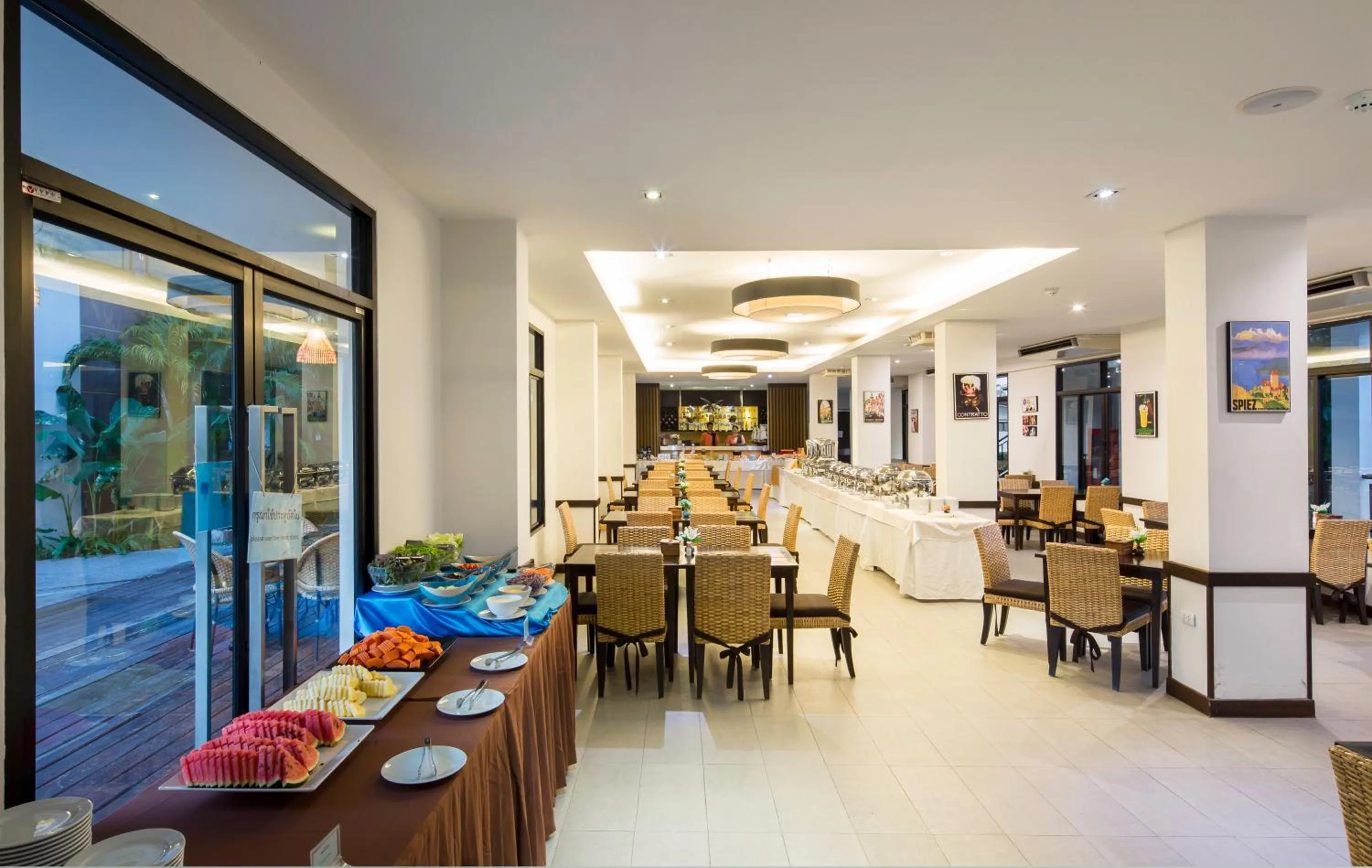 Restaurant/places to eat in i Tara Resort & Spa