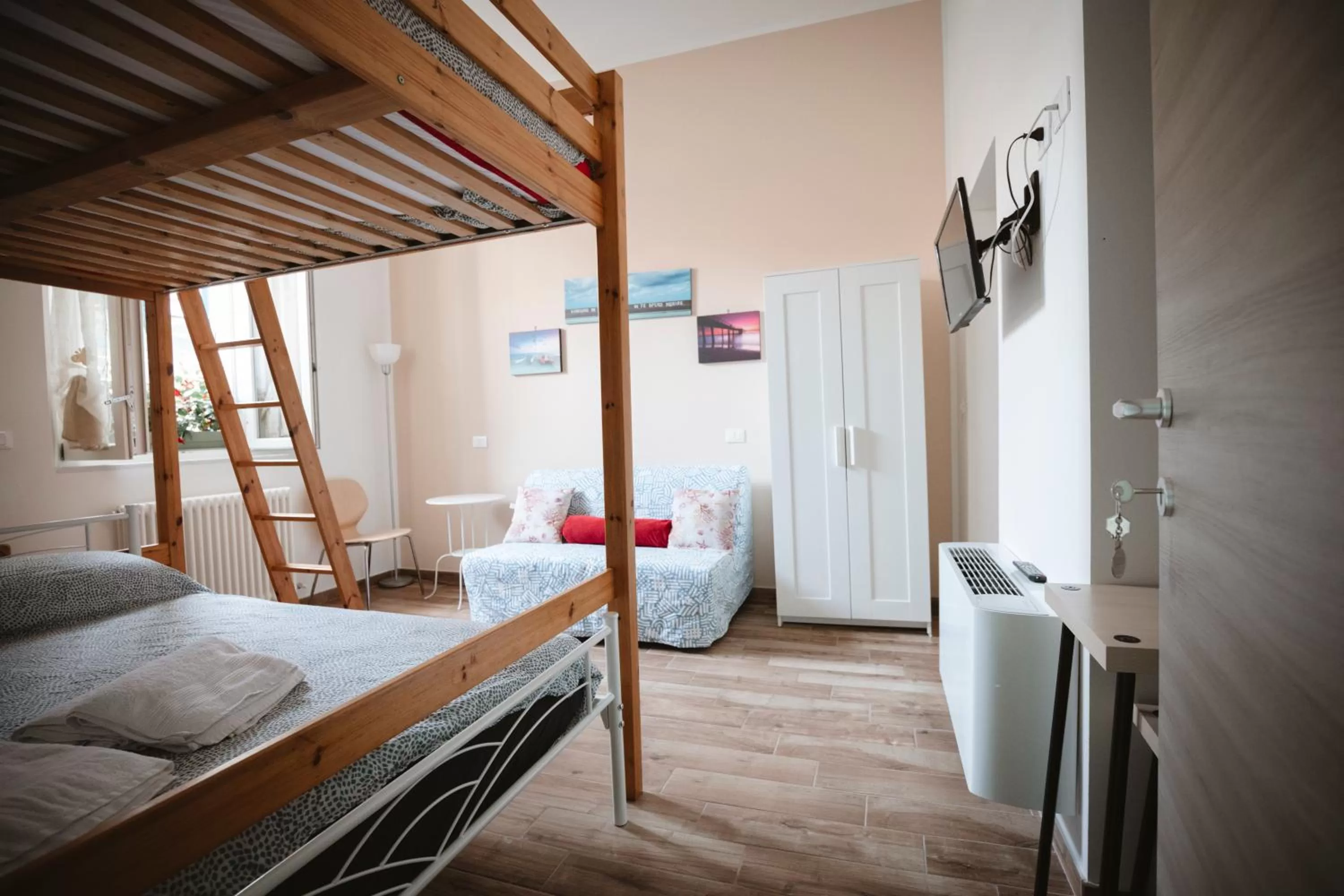 Photo of the whole room, Bed in Villa Valentina Versilia