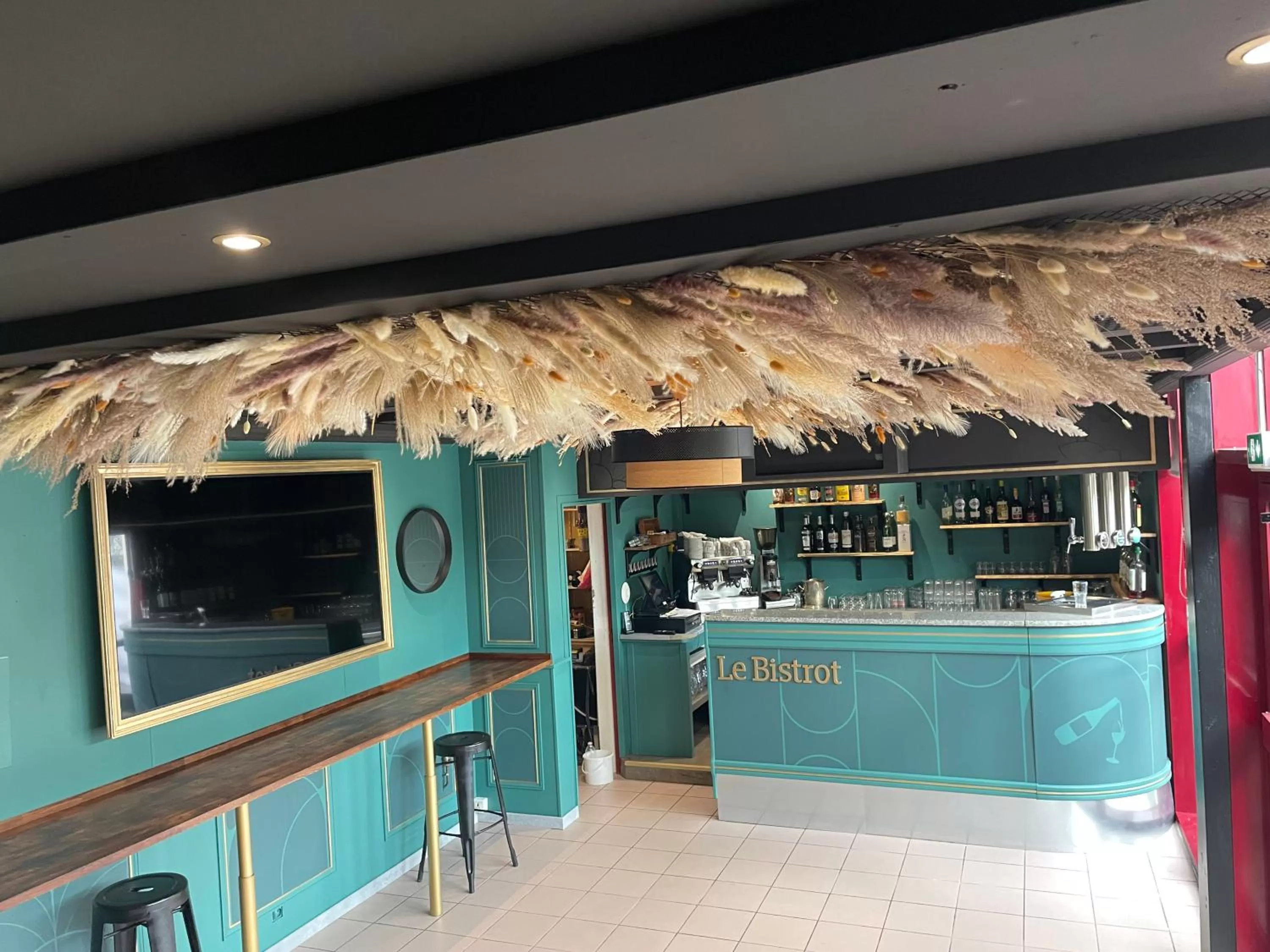 Restaurant/places to eat in L'Abribis