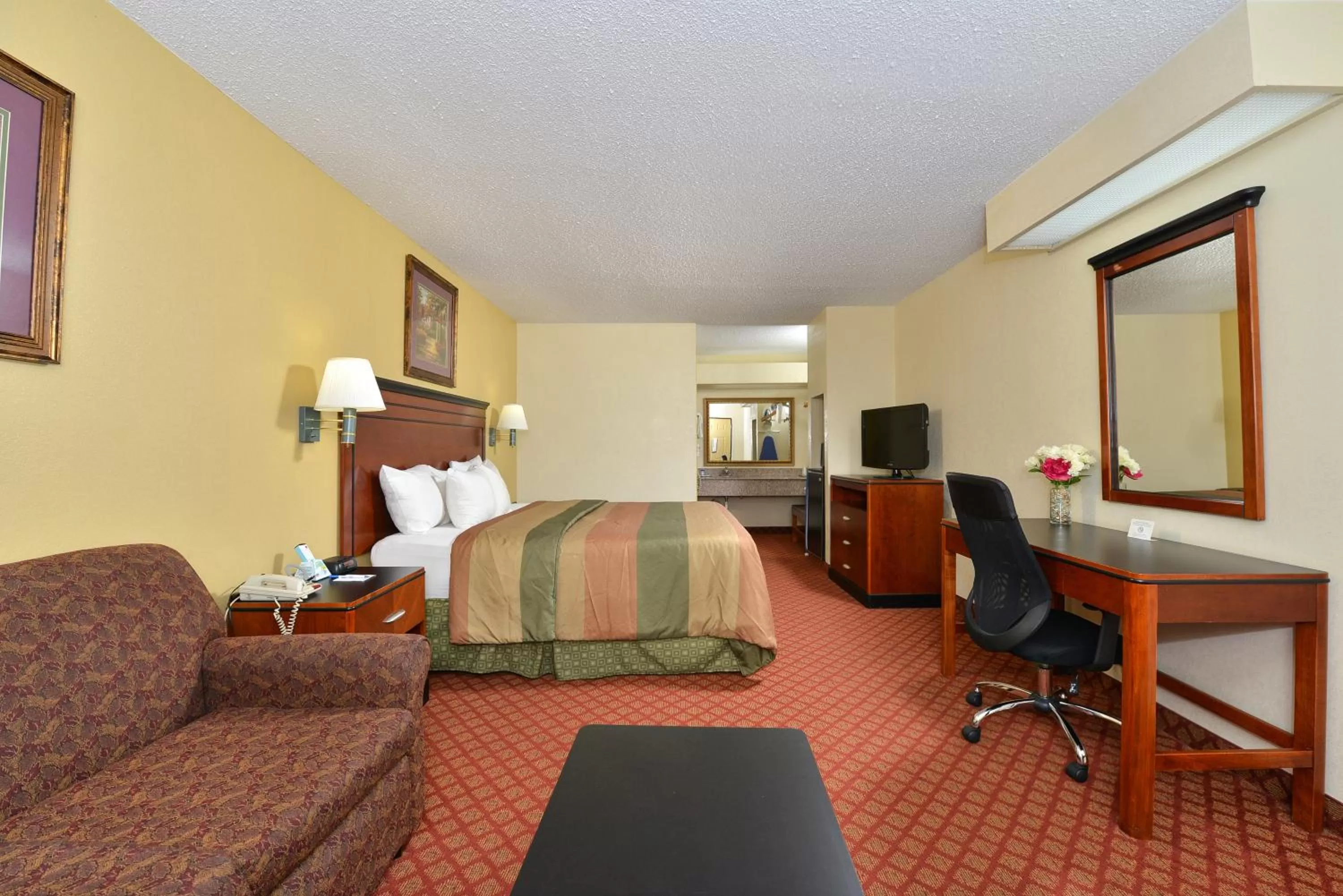 TV and multimedia, Bed in Americas Best Value Inn - Brookhaven