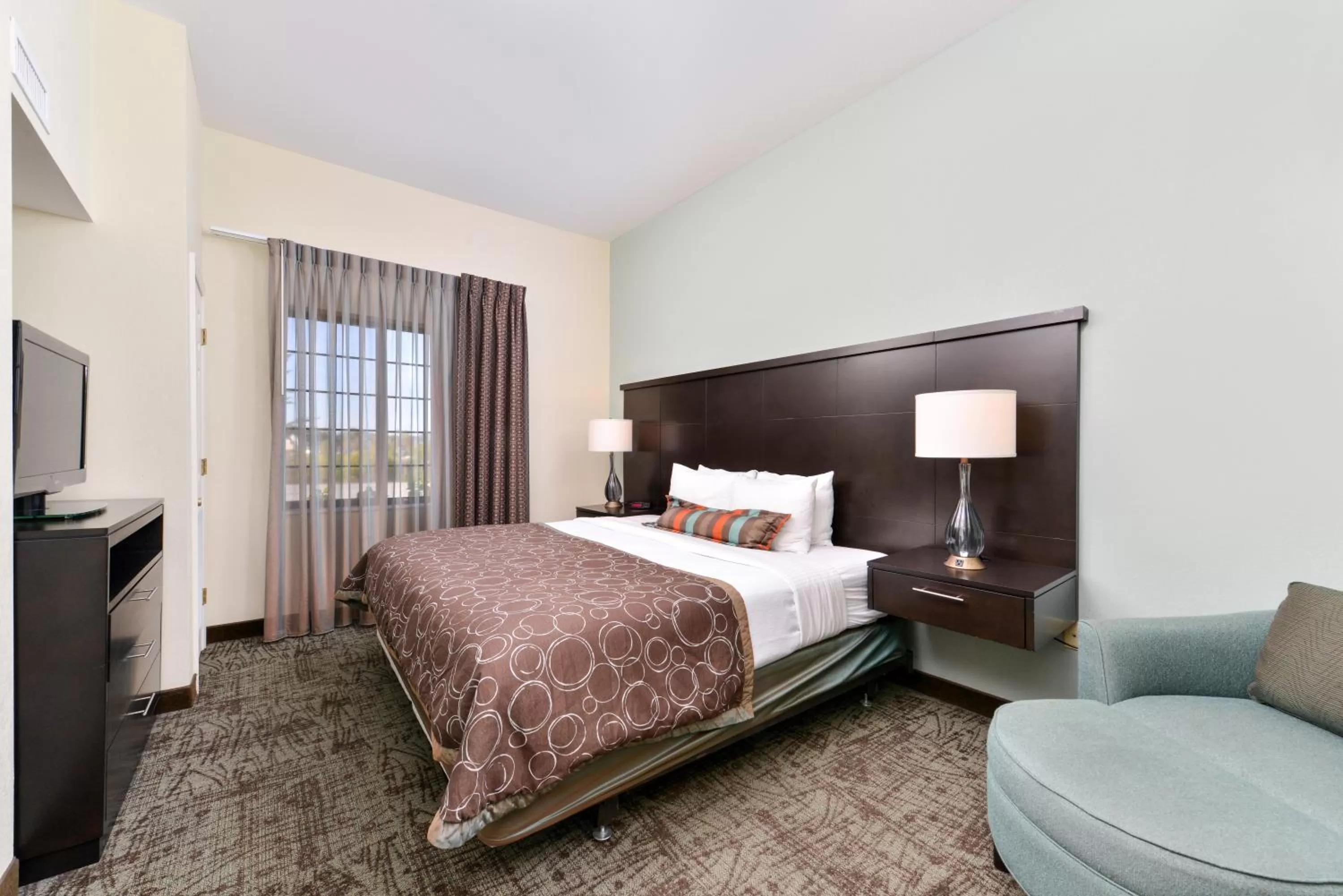 Photo of the whole room, Bed in Staybridge Suites O'Fallon Chesterfield by IHG