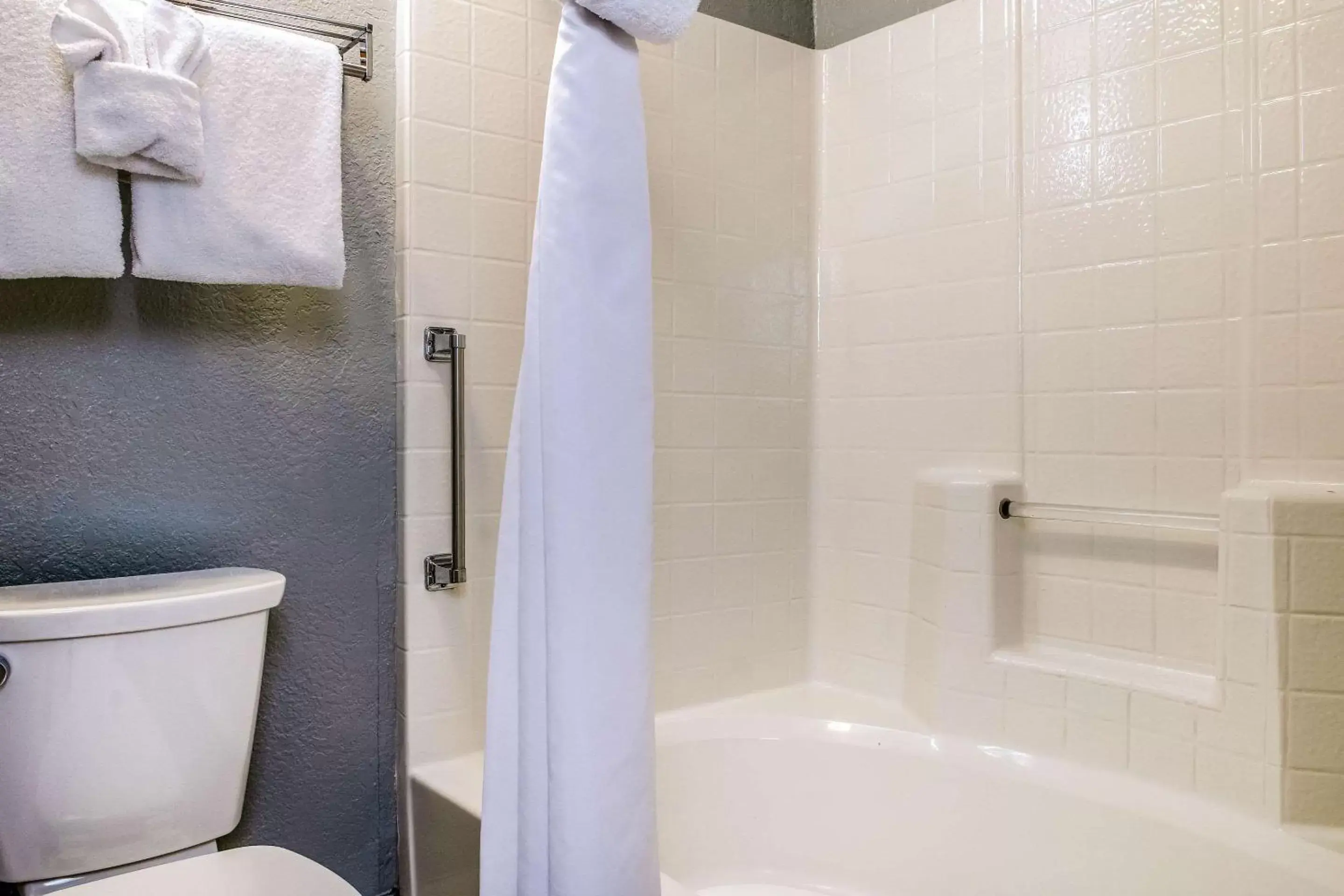 King Suite - Non-Smoking in Clarion Hotel By Humboldt Bay King Suite - Non-Smoking in Clarion Hotel By Humboldt Bay