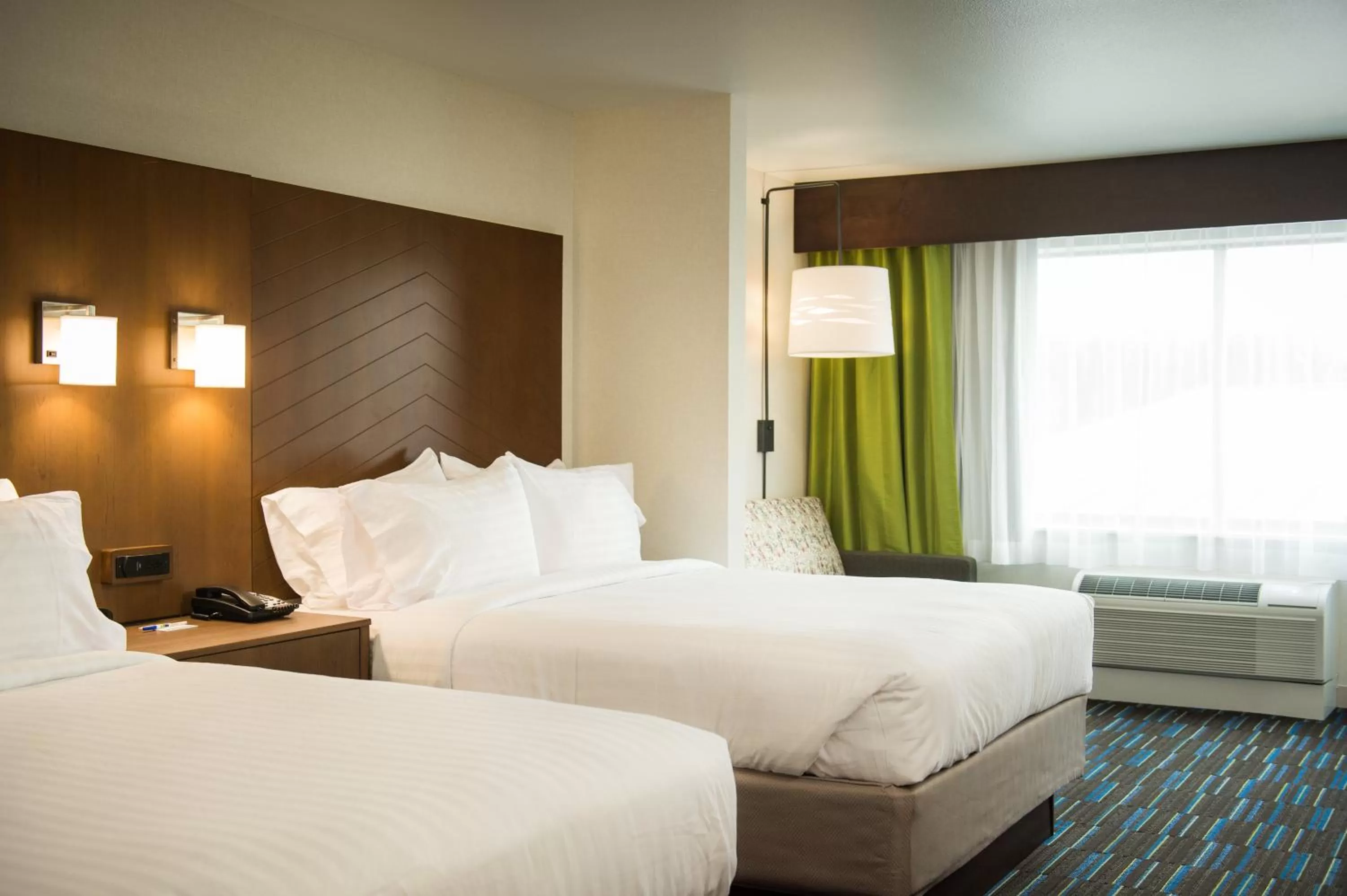 Photo of the whole room, Bed in Holiday Inn Express & Suites Rock Falls by IHG