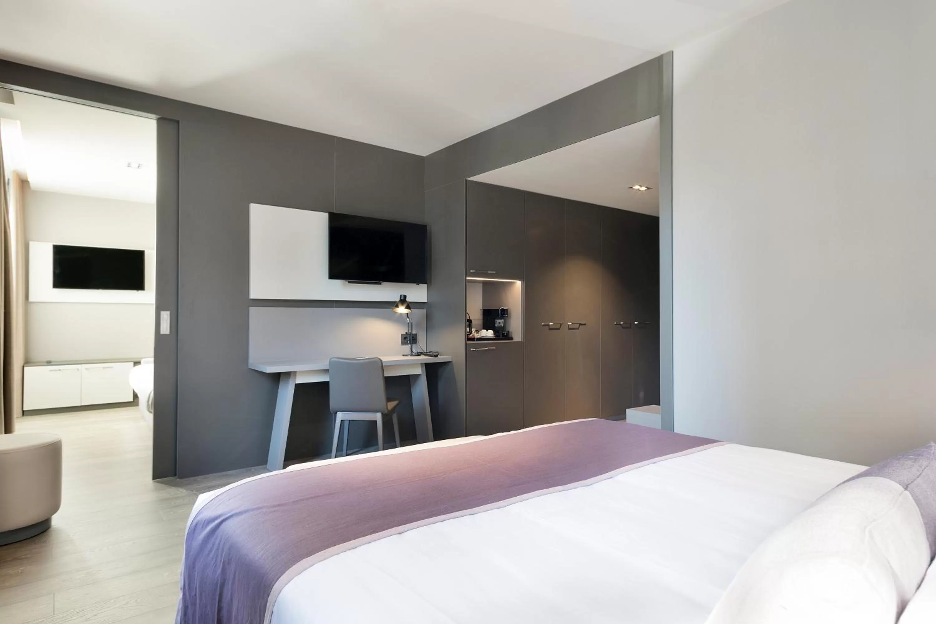 Bedroom, Bed in Upper Diagonal