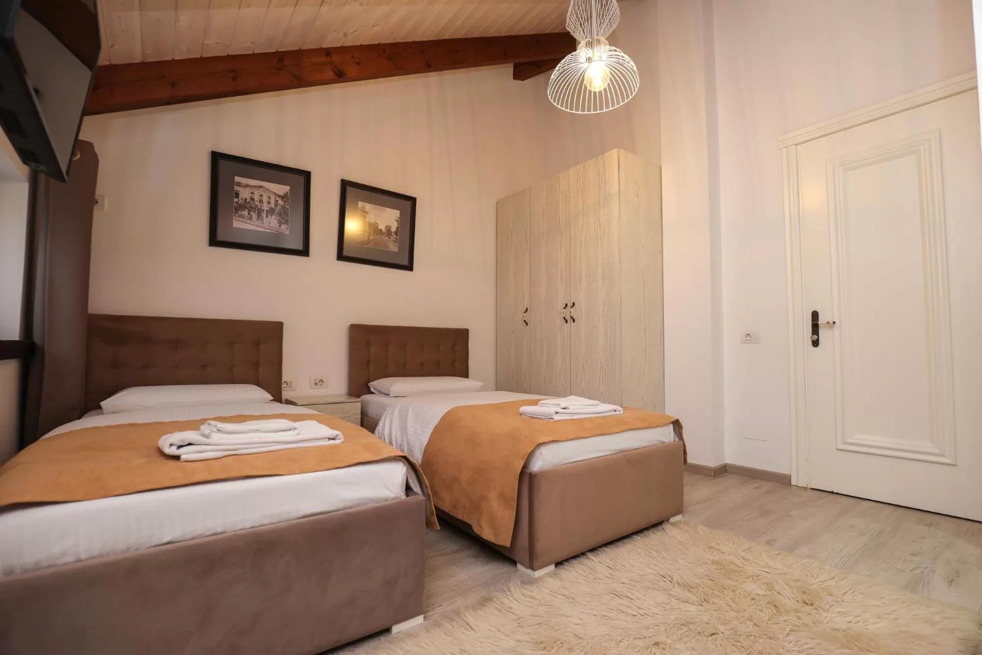 Photo of the whole room, Bed in Bujtina Oxhaku