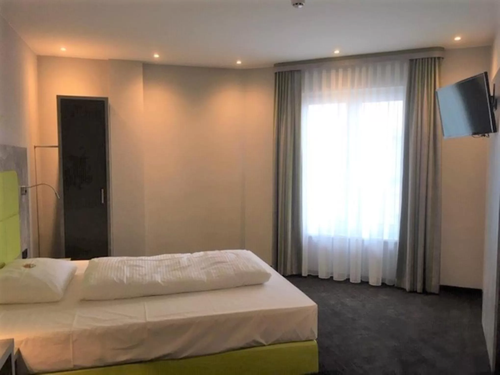 Bedroom, Bed in SleepySleepy Hotel Dillingen