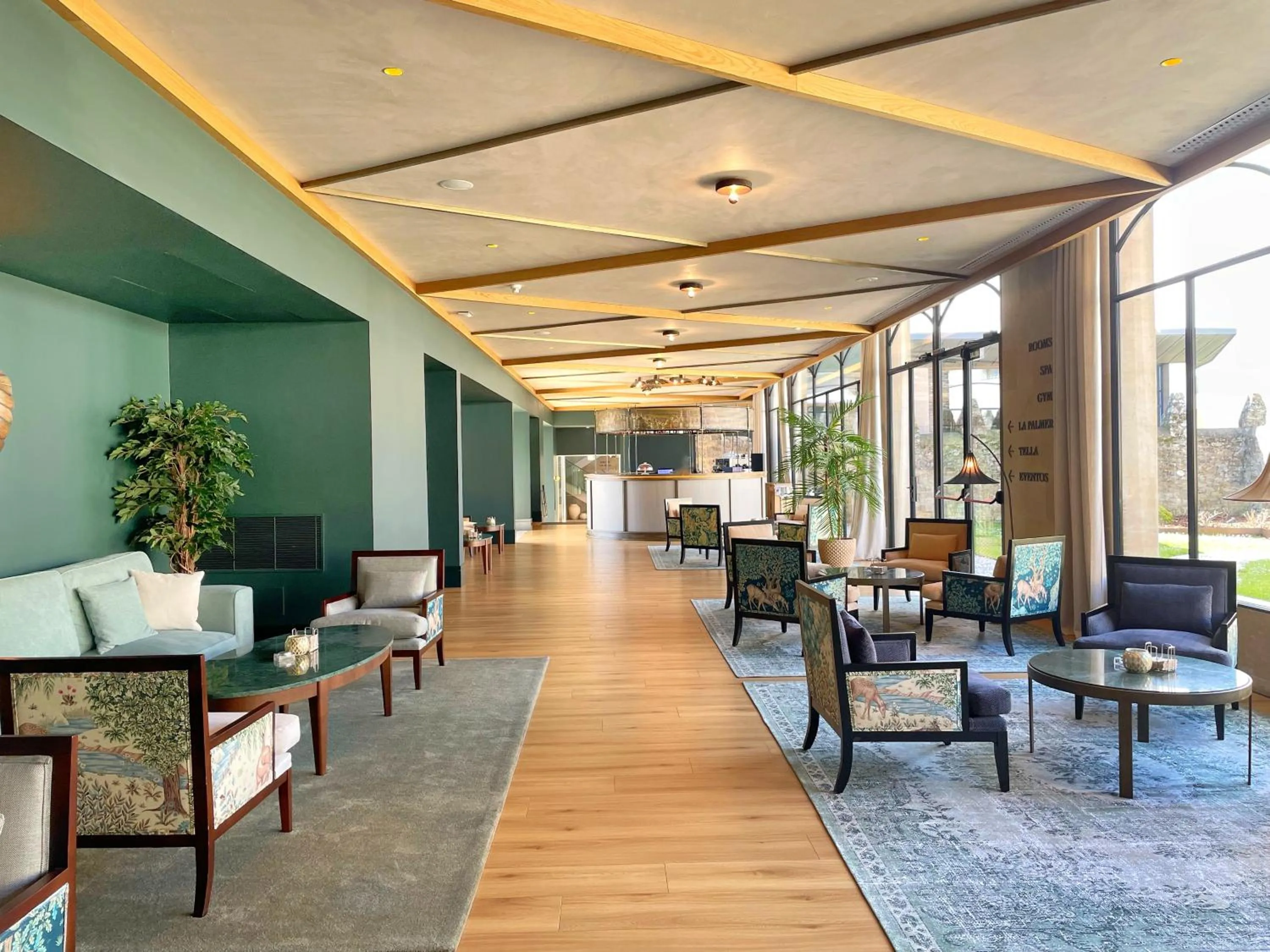 Seating area in CoolRooms Palacio de Luces