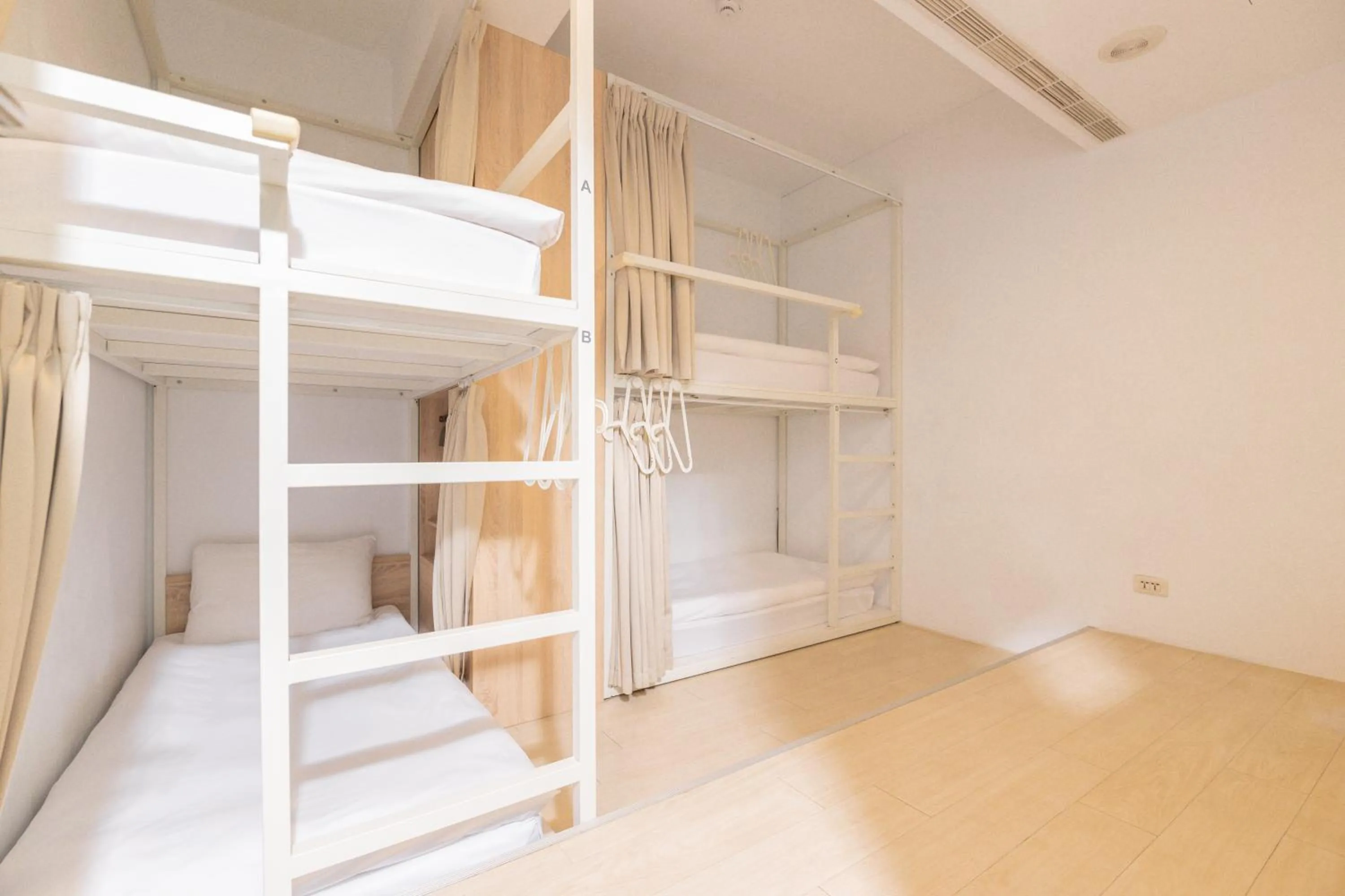 Photo of the whole room, Bed in OwlStay Flip Flop Hostel - Garden