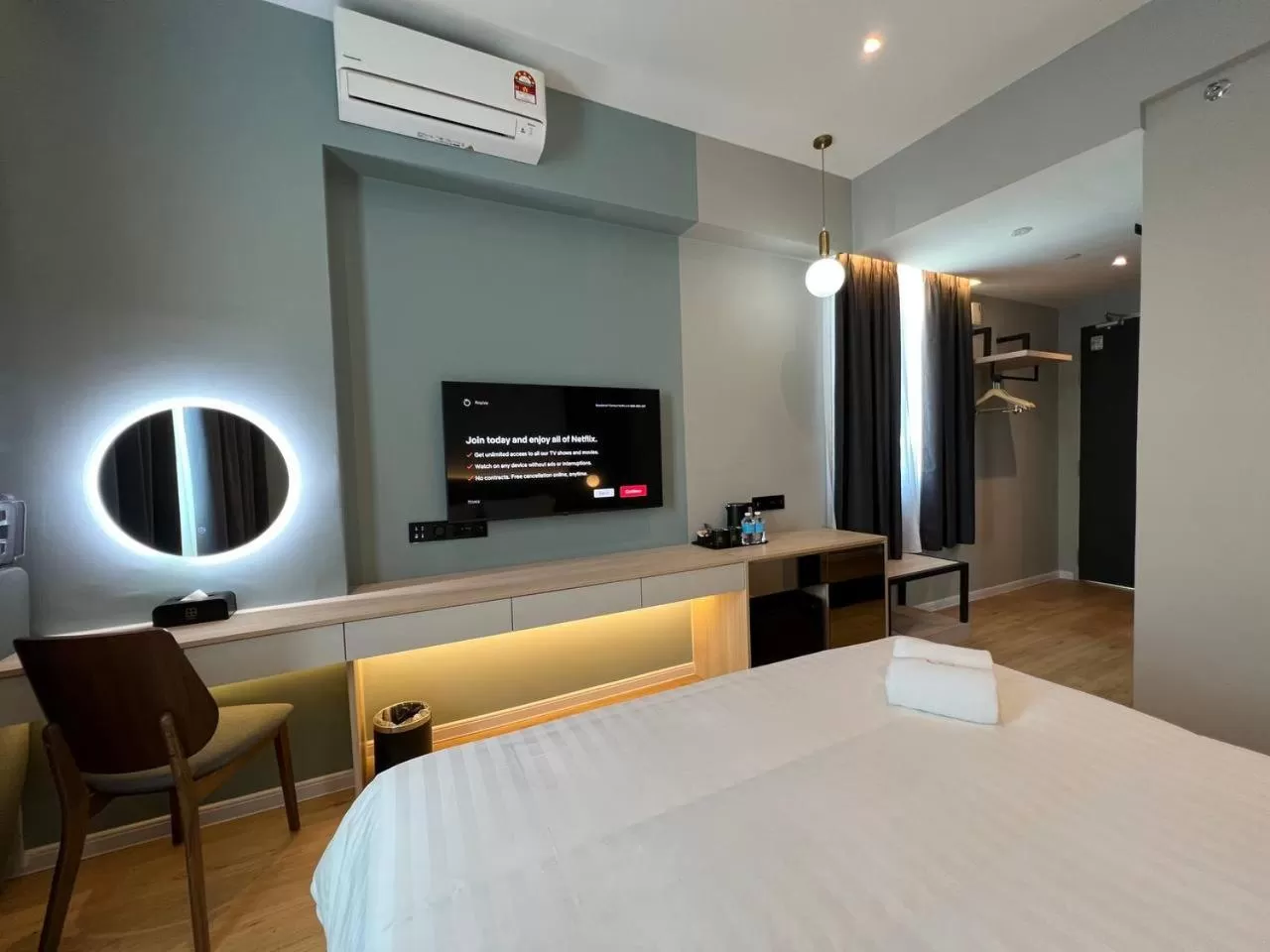 Bedroom, Bed in FUHOTEL