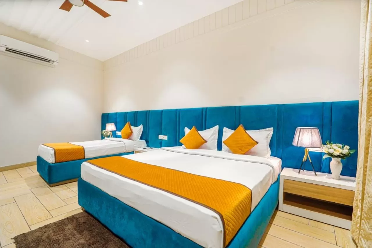 Photo of the whole room, Bed in Greenwood Villa By Levelup