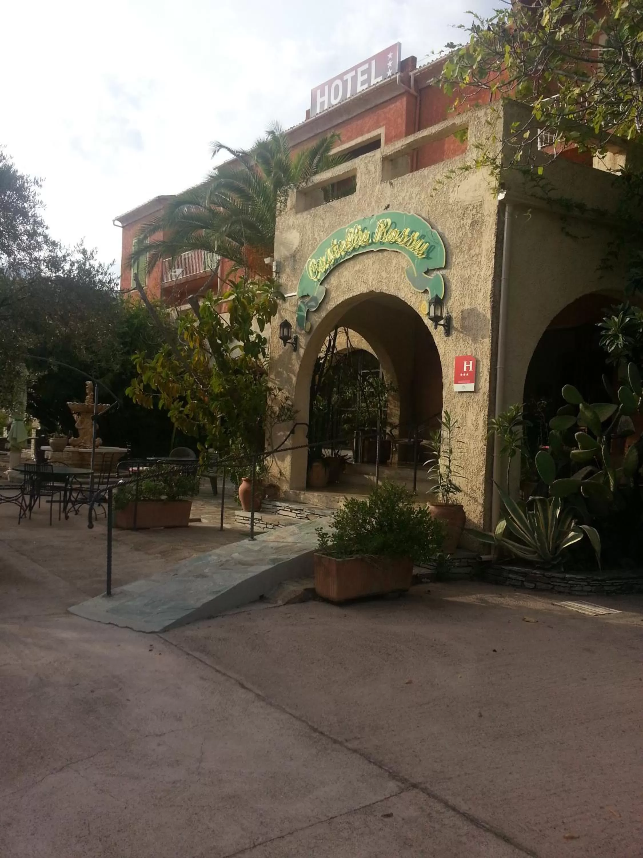 Facade/entrance in Castellu Rossu