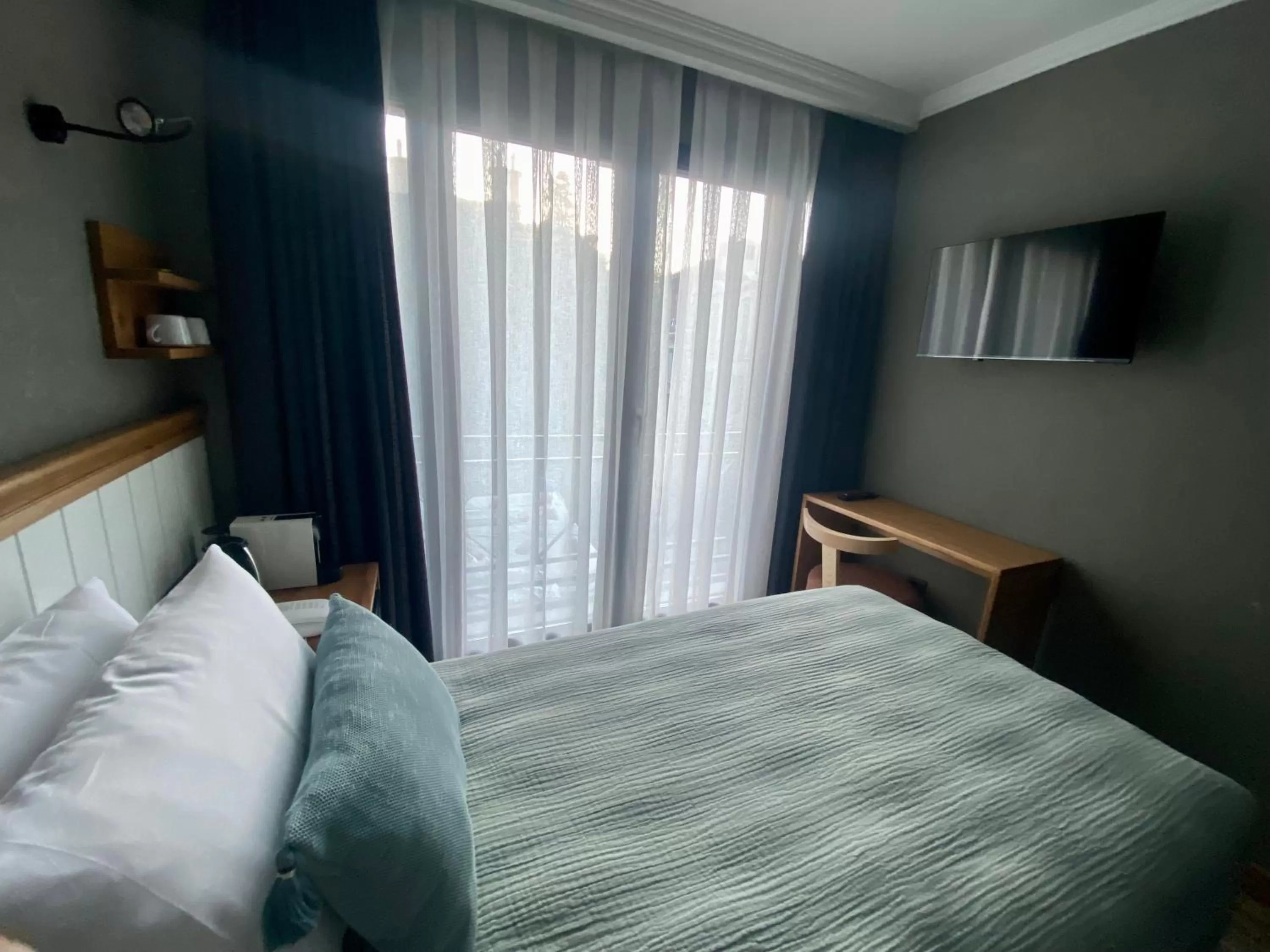 Bed in Istanbul Old City Colorful Houses Balat PETRION Hotel