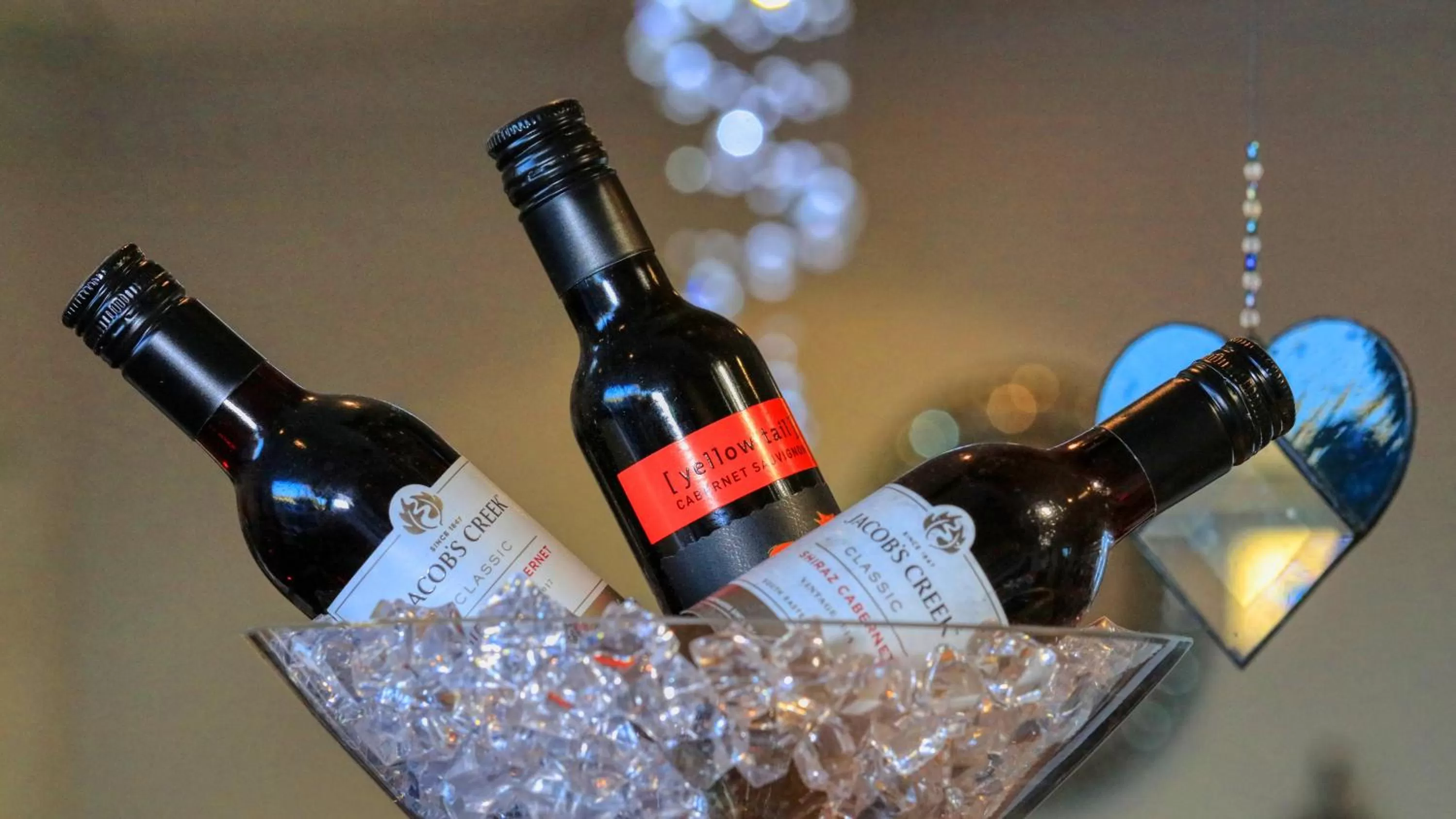 Drinks in Hilltop Motel