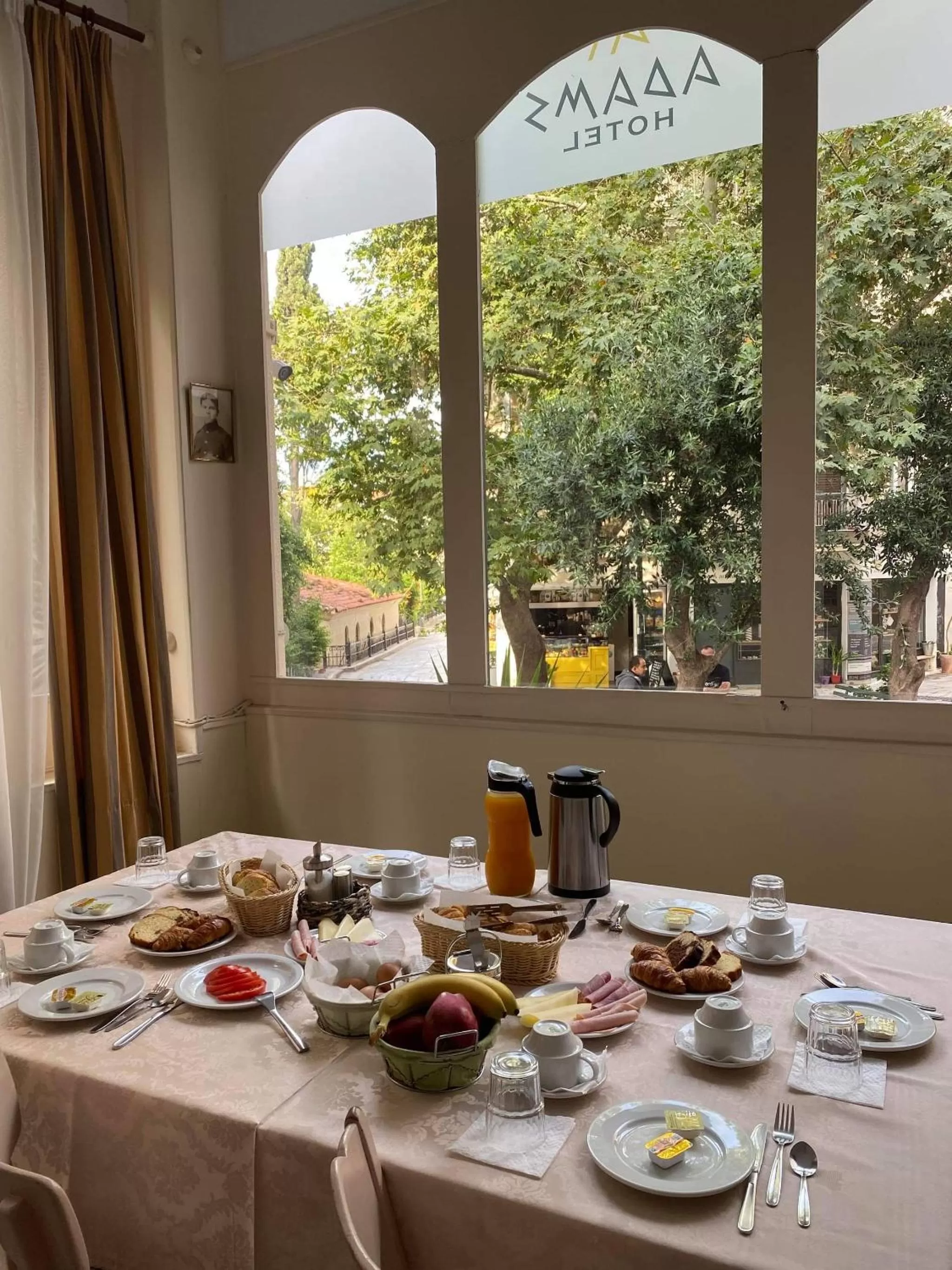 Food and drinks in Adams Hotel