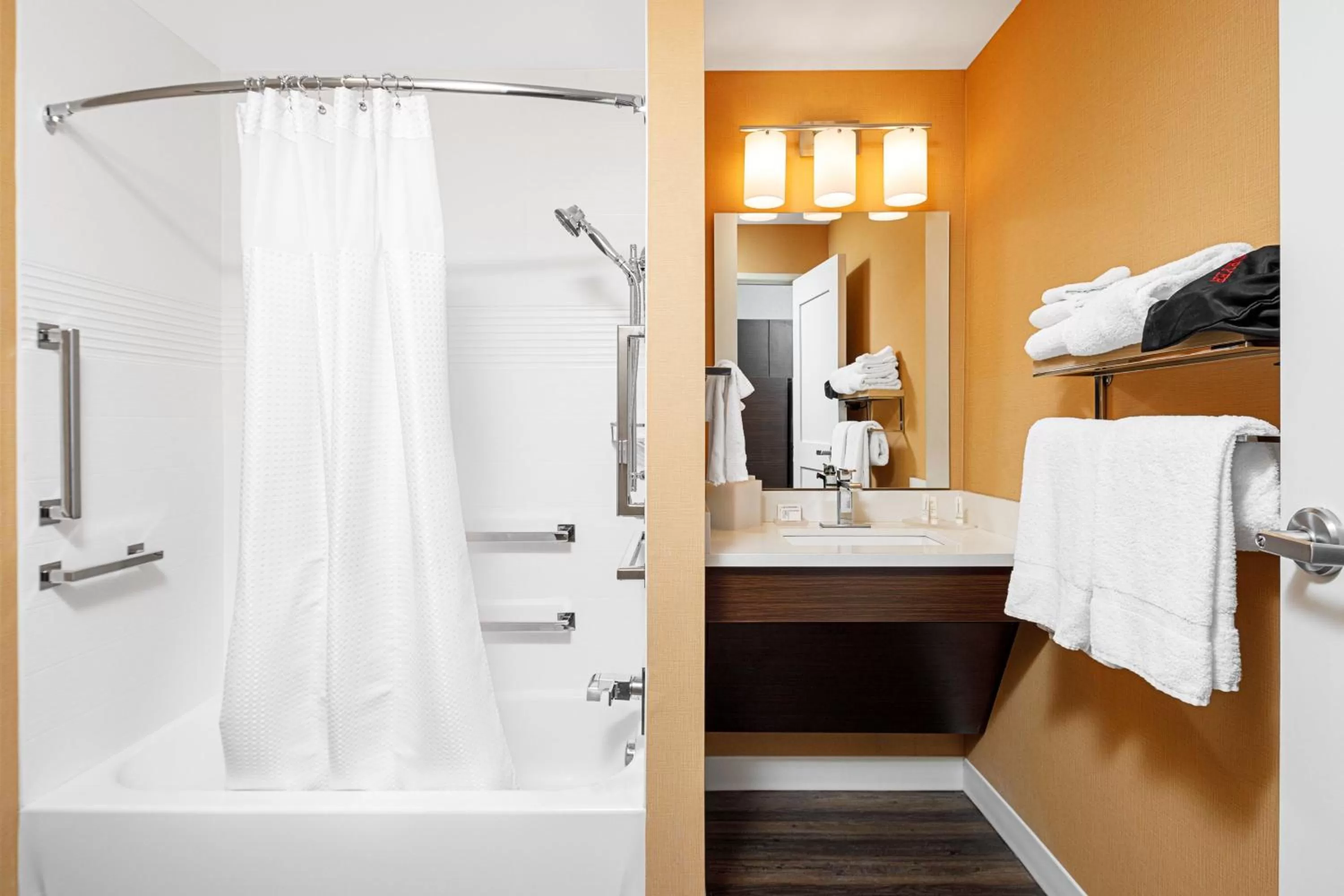 Bathroom, Bed in TownePlace Suites by Marriott Ironton