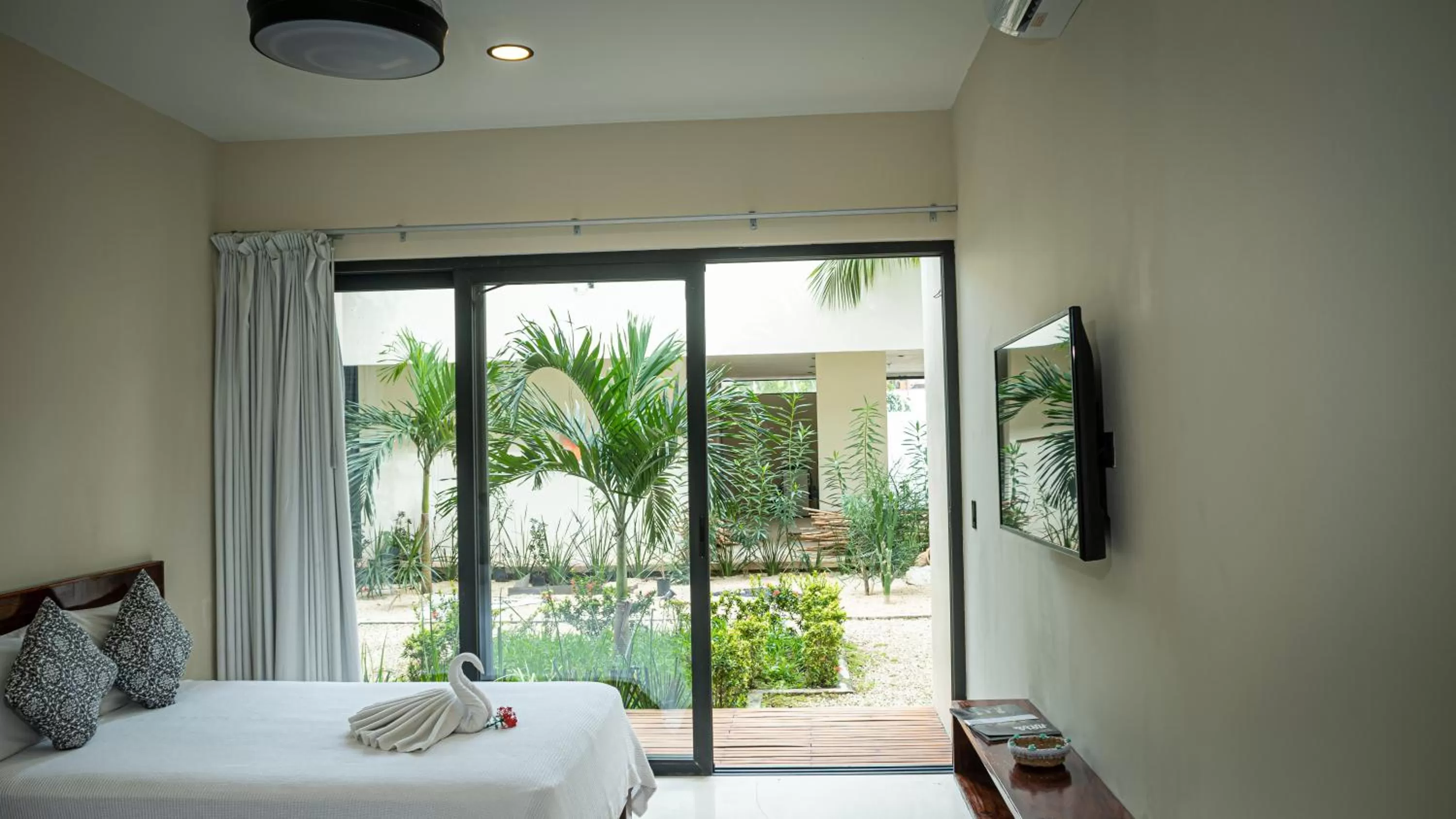 TV and multimedia, Bed in Moonshine Tulum Hotel & Hostel