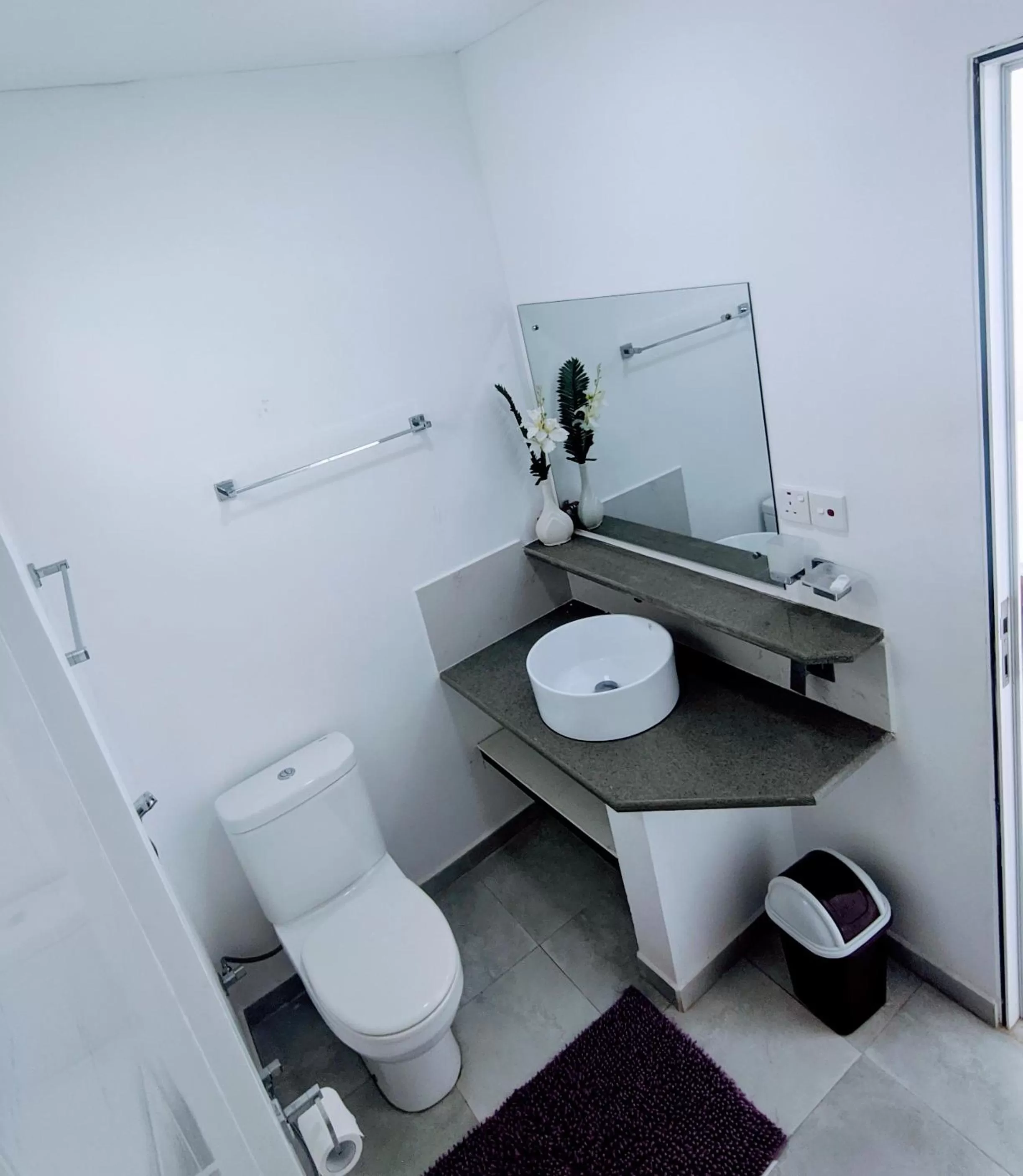 Toilet, Bathroom in Amssler Beach Stay