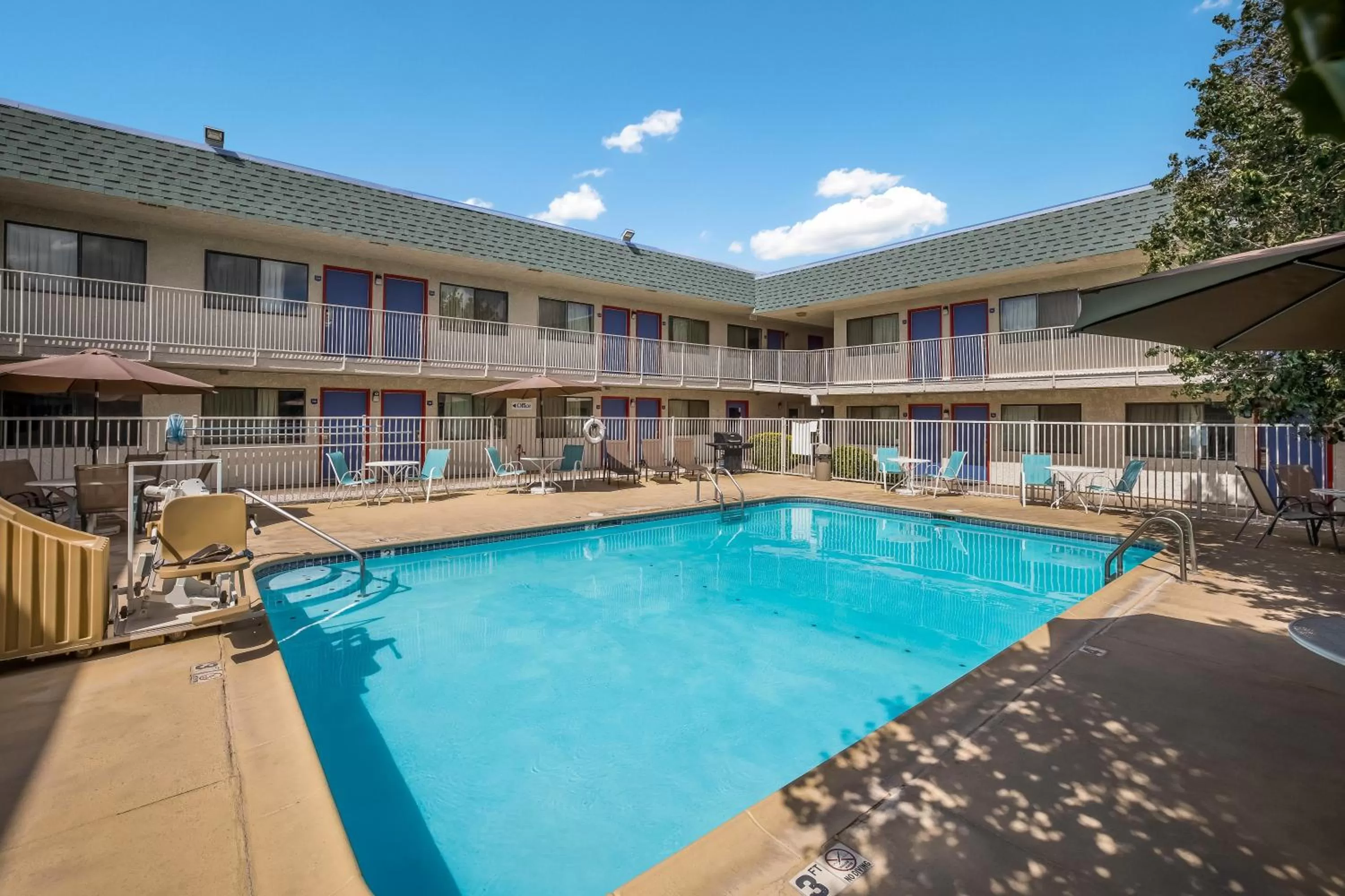 Day in Knights Inn Sierra Vista / East Fry