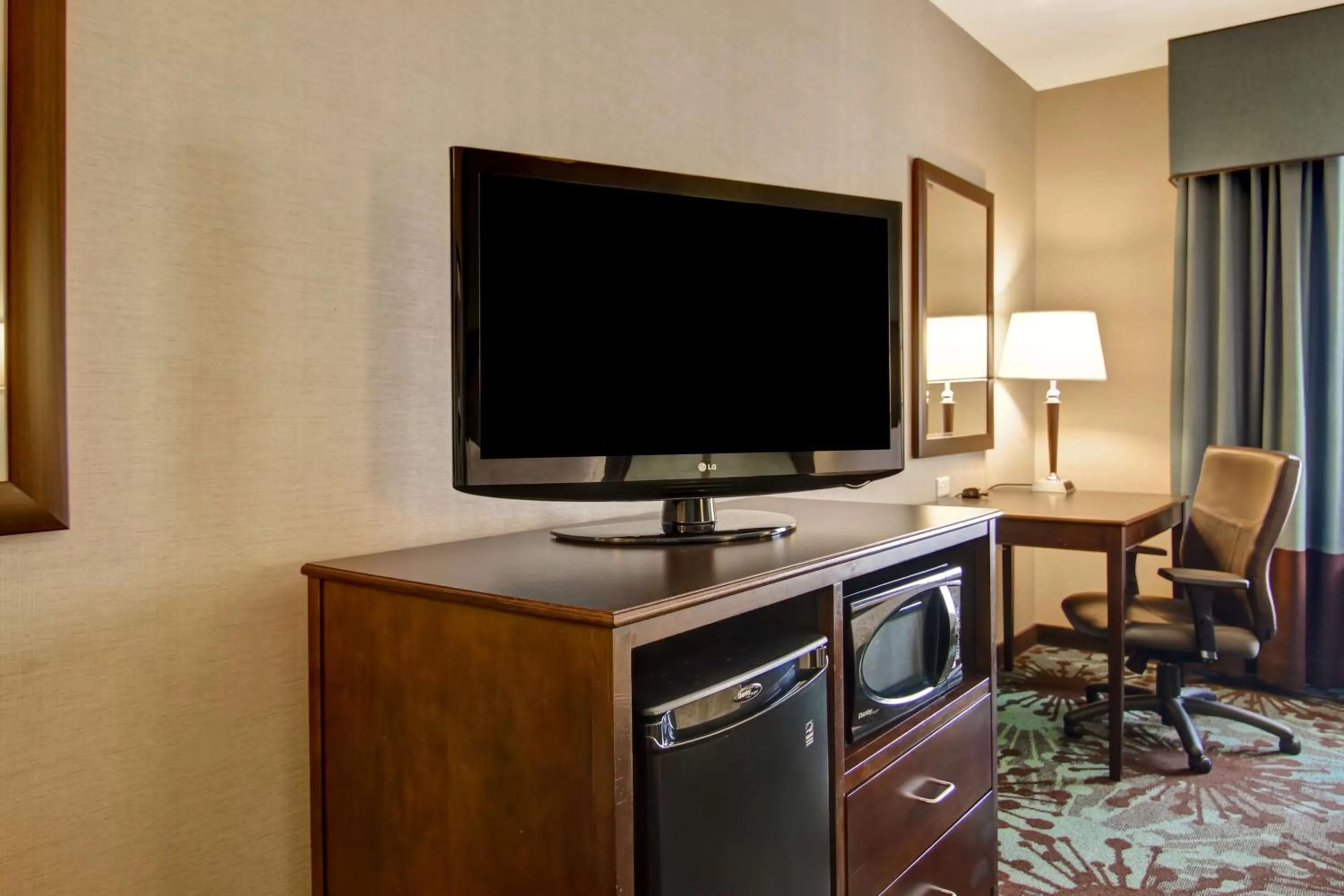 Bedroom in Hampton Inn by Hilton Toronto Airport Corporate Centre